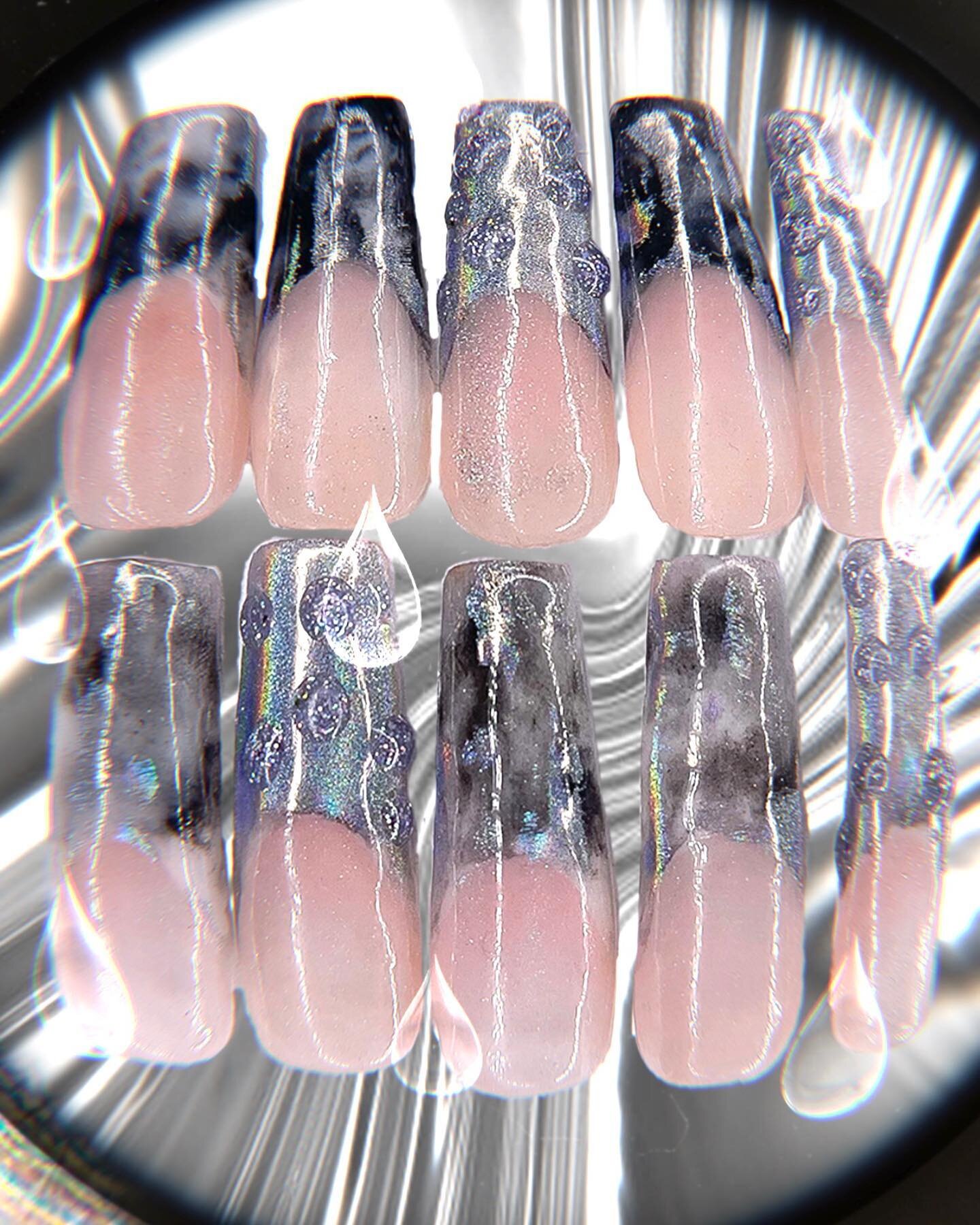 *NEW SET ALERT* 
&ldquo;FUTURAMA&rdquo; long tapered square set. 
Now available on etsy. 

#pressonnails #pressonnailsforsale #pressonnailset #pressonnails💅🏻 #nailtech #silvernails #chromenails #chromenails😍💅💣 #holographicnails #abstractnails #l