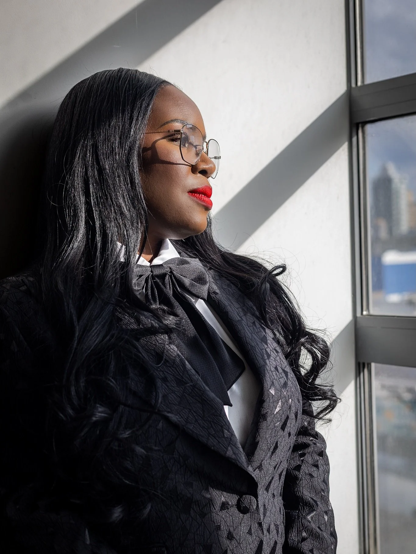 ✨Between light and shadow, grace found its frame.
And faith is always the finishing touch ✨

🖤 In frame: Lady Sharese
💄 Niksadio 
📸 Captured by Halima | Brooklyn, NY
💛 2nd slide: A creative twist on a piece from Earring Envy, styled by Will Style