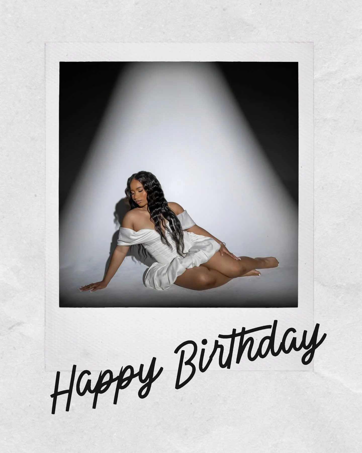 she da Birthday. 

@jaedaamour 🤍🎂🎉