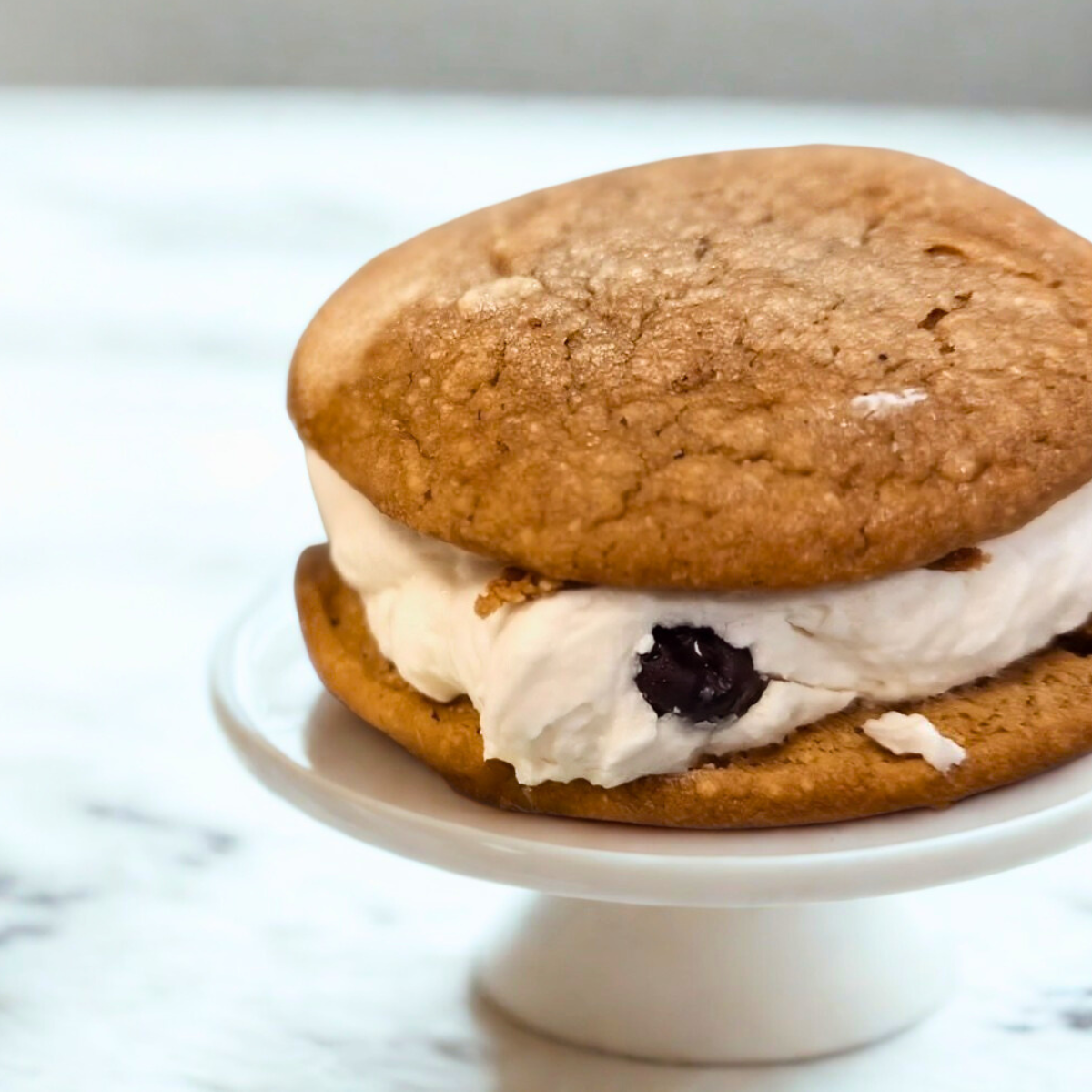 Vanilla Blueberry Whoopie Pie