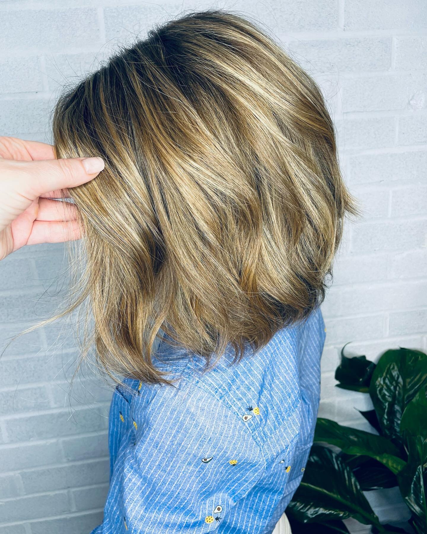 Multi tonal foils for grey blending. 💥 @rock.paper.scissors.hair @oligopro #oligoblacklight #blacklightlightener #calurapermanent