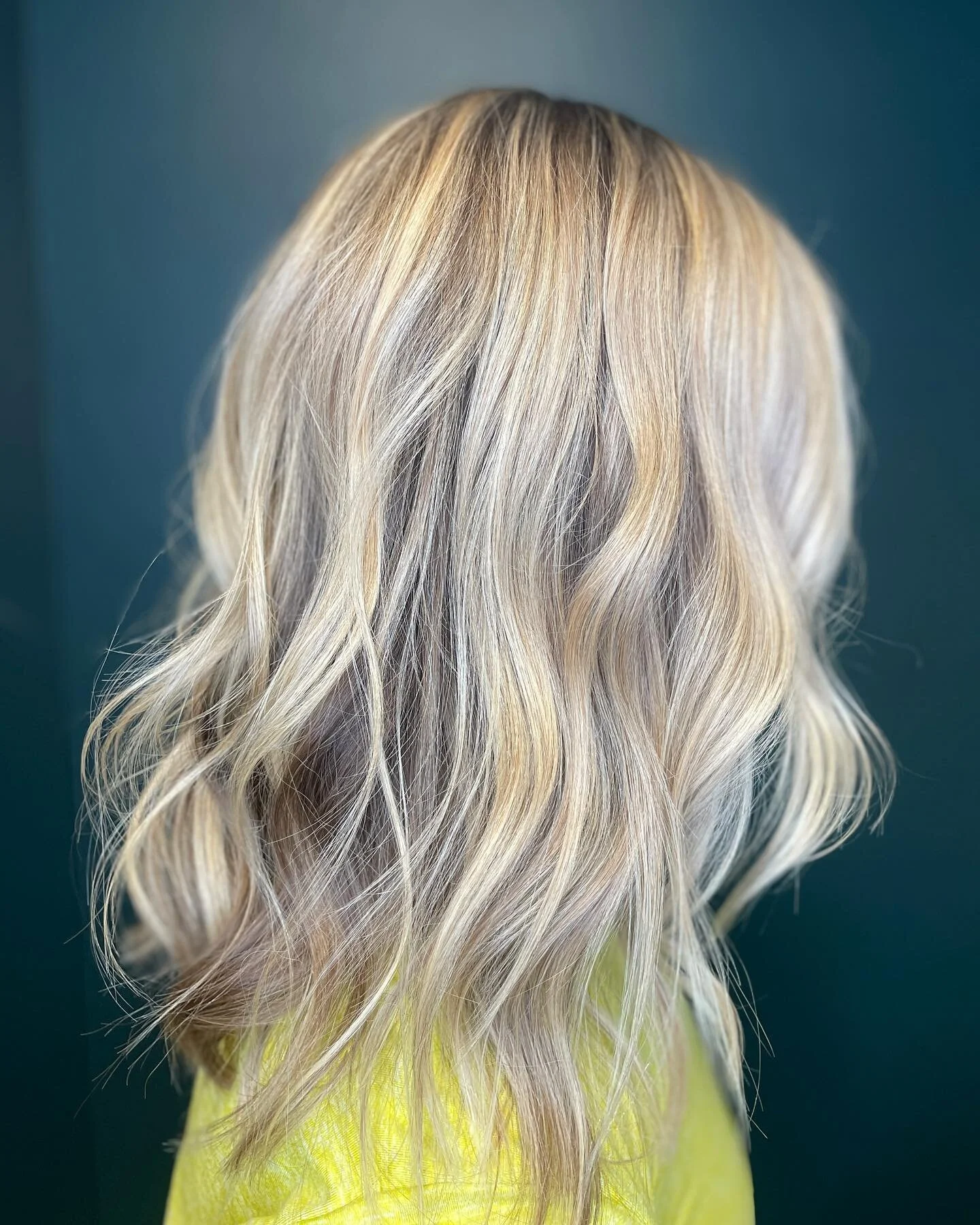 Blonde freshening by @kateemmerichhair 
.
Lightened with @wella #blondorplex and 20 vol after applying @lorealpro #metaldetoxlorealpro. Used woven and teased foils.  Rooted with @redken #shadeseq 7N with a splash of 7T. Toned ends with 10V and 10GI. 