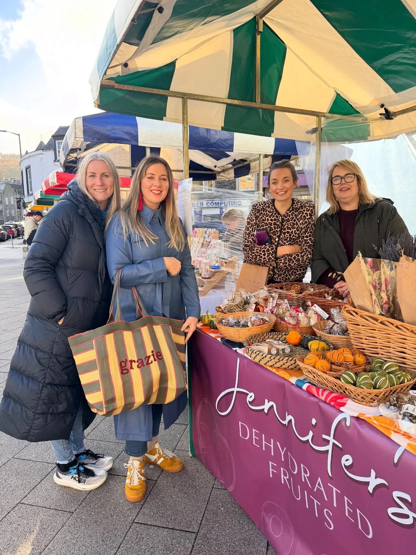 CREATIVE CLUSTER 
Just hanging and catching up with @loomiactive @thecolourfuledit @honeybebright.co.uk @jennifersflowerstudio at the @galashiels_theheartlandmarket ❤️