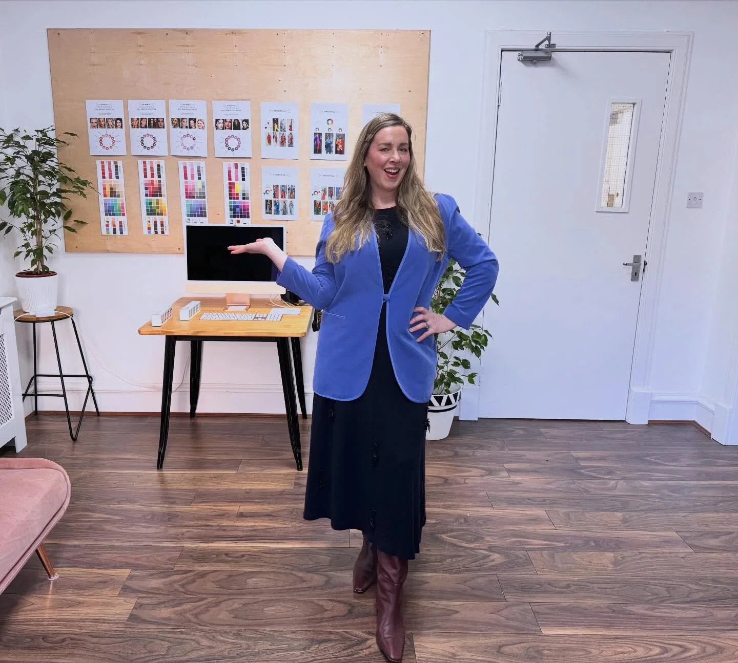 THE SIDE PART 
Is back in fashion. In my studio 😘
Red was to be worn. Here for the gallop! 
Lifted, from my coaching session with @nicolascottcoaching 
The girls aren&rsquo;t sure on the side part. Obviously didn&rsquo;t grow up in the eighties, nor