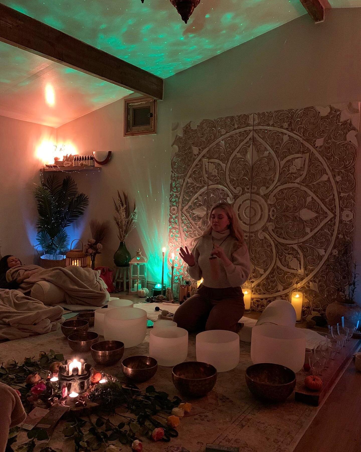 Tonight 🤍 join me in Altrincham for a dreamy immersive sound healing experience, 7-8.30pm. 

Come as you are, always&hellip; all you need to do is lie down &amp; be cocooned in this nourishing &amp; multi-sensory experience, which includes a welcomi