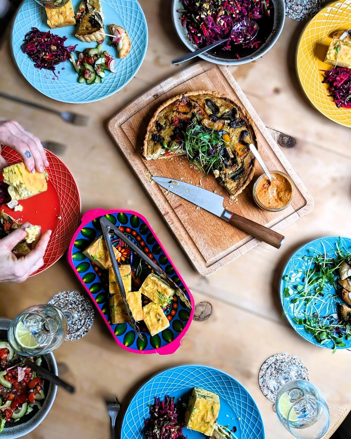 ✨If you know me, you know how much I love food&hellip;✨
(especially food someone else has lovingly made 😋).

And on retreat, food becomes even more special.

It brings us together, it helps us slow down, and adds that gentle sense of being held.

Ou