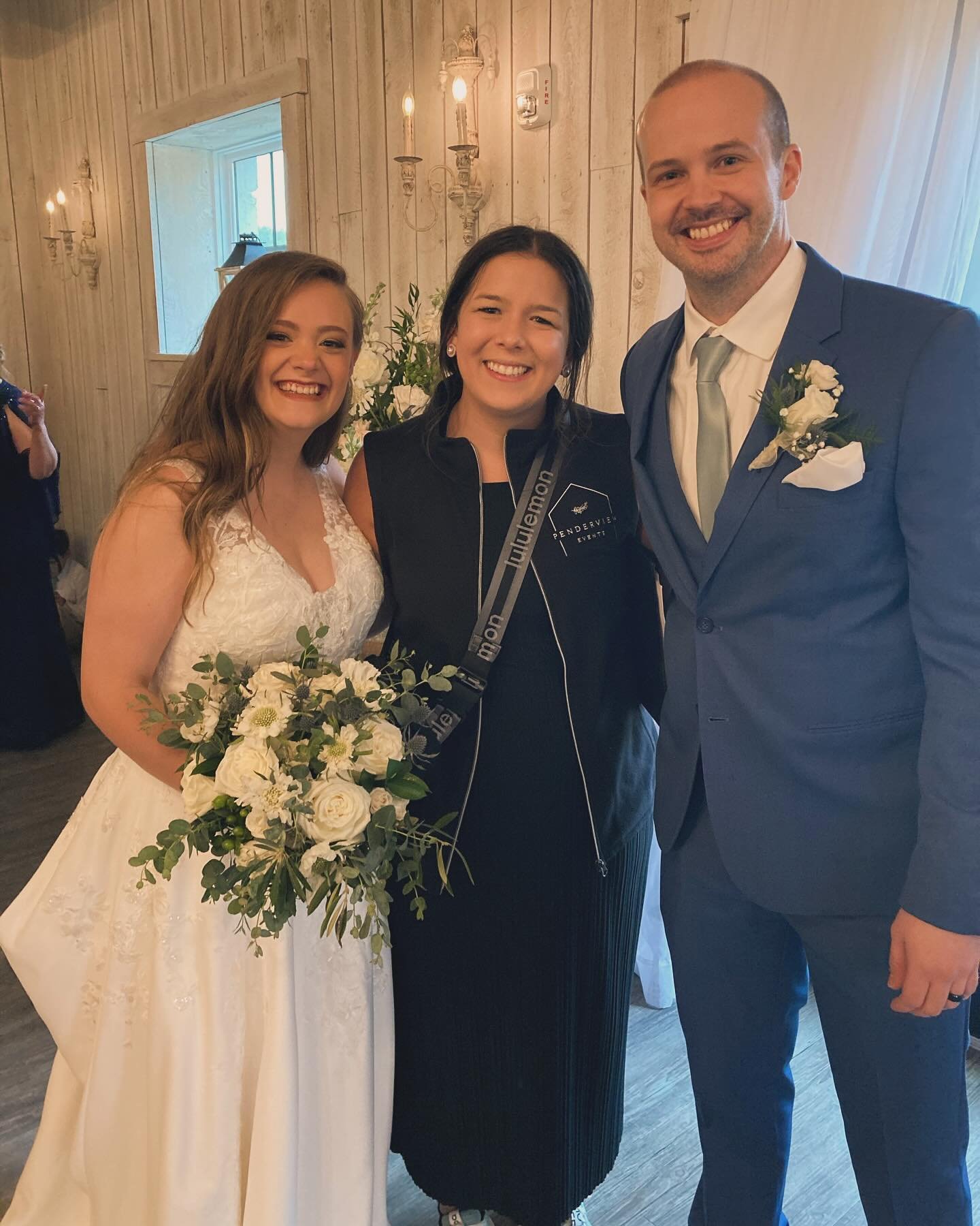 Lyndsay and Troy!! What an amazing wedding. You all are the sweetest couple and this day has been incredibly special. 

Sweeney Barn is an amazing venue, and our team loves to work here. 

There was just a bit of sprinkling rain thankfully, and I&rsq