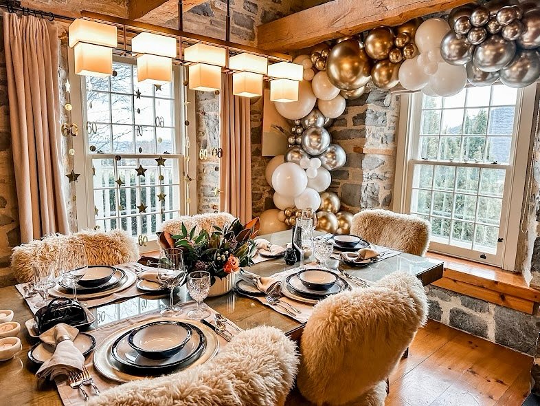 Elegance ✨ 

Balloons are tasteful &amp; classy if done correctly🫶🏻
We only ever make suggestions based on your space, and budget of course. Sometimes less is more 💥