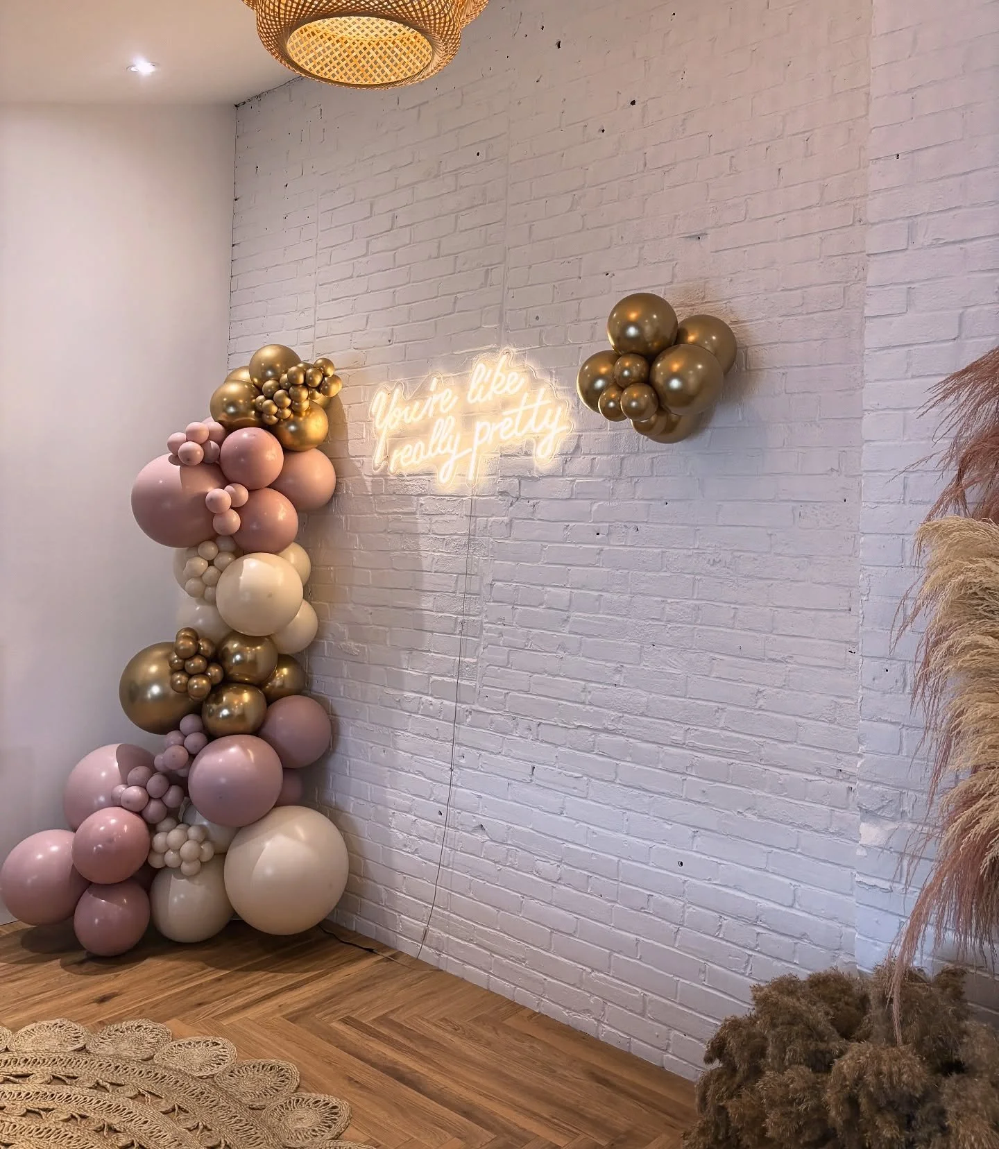 ✨ SIP &amp; SECRETS at KITA Beauty Lounge ✨ 
💕 Friday, September 26 ⏰ 5-8pm 💕
&bull;&bull;SOLD OUT EVENT&bull;&bull;

Tasteful, stunning shades for this event ✨ 🎈💕

@kitabeautylounge