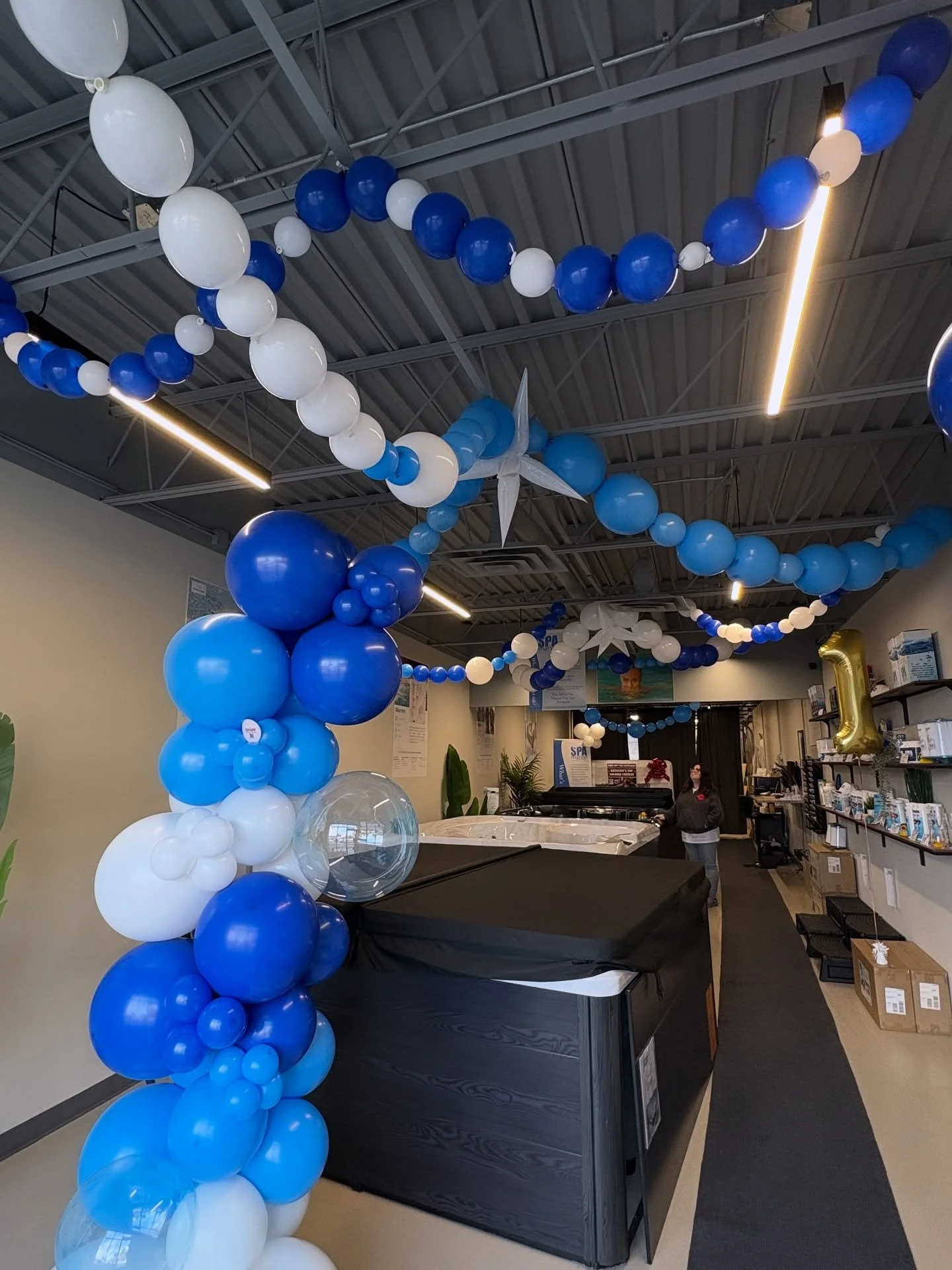 🌊@hottubheavenkingston 🌊 ONE YEAR anniversary!! What a milestone. Stay tuned for some amazing deals, as well as 10% balloon installations when you scan the QR code in store @hottubheavenkingston 
📍 Email
kingston@hottubheaven.ca

Phone
(613) 766-7