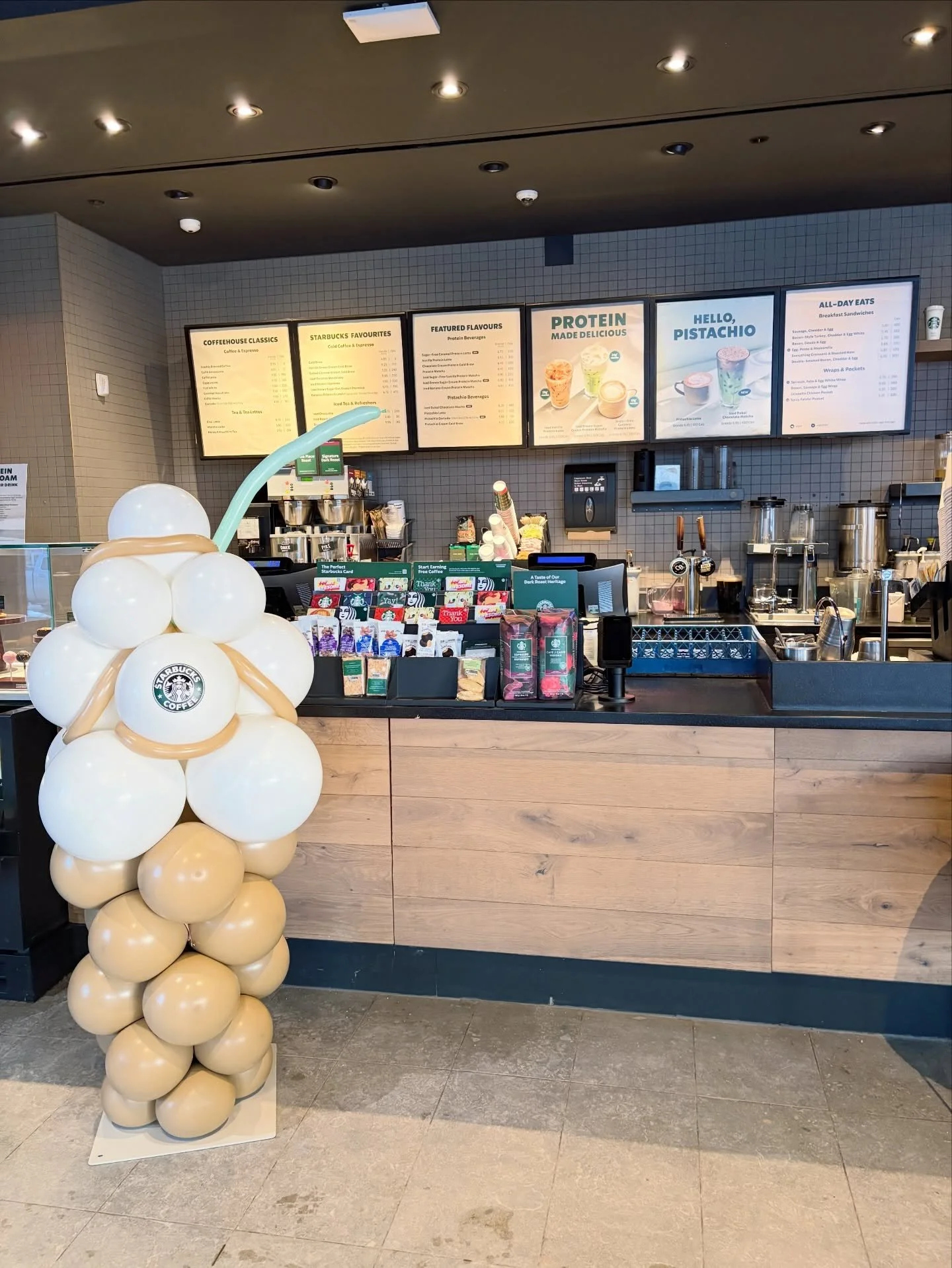 🤍🤎🧋☕️
@sbuxroseabbey @starbucks @starbuckscanada

#starbucks #starbucksparty #starbuckscoffee #starbuckscups