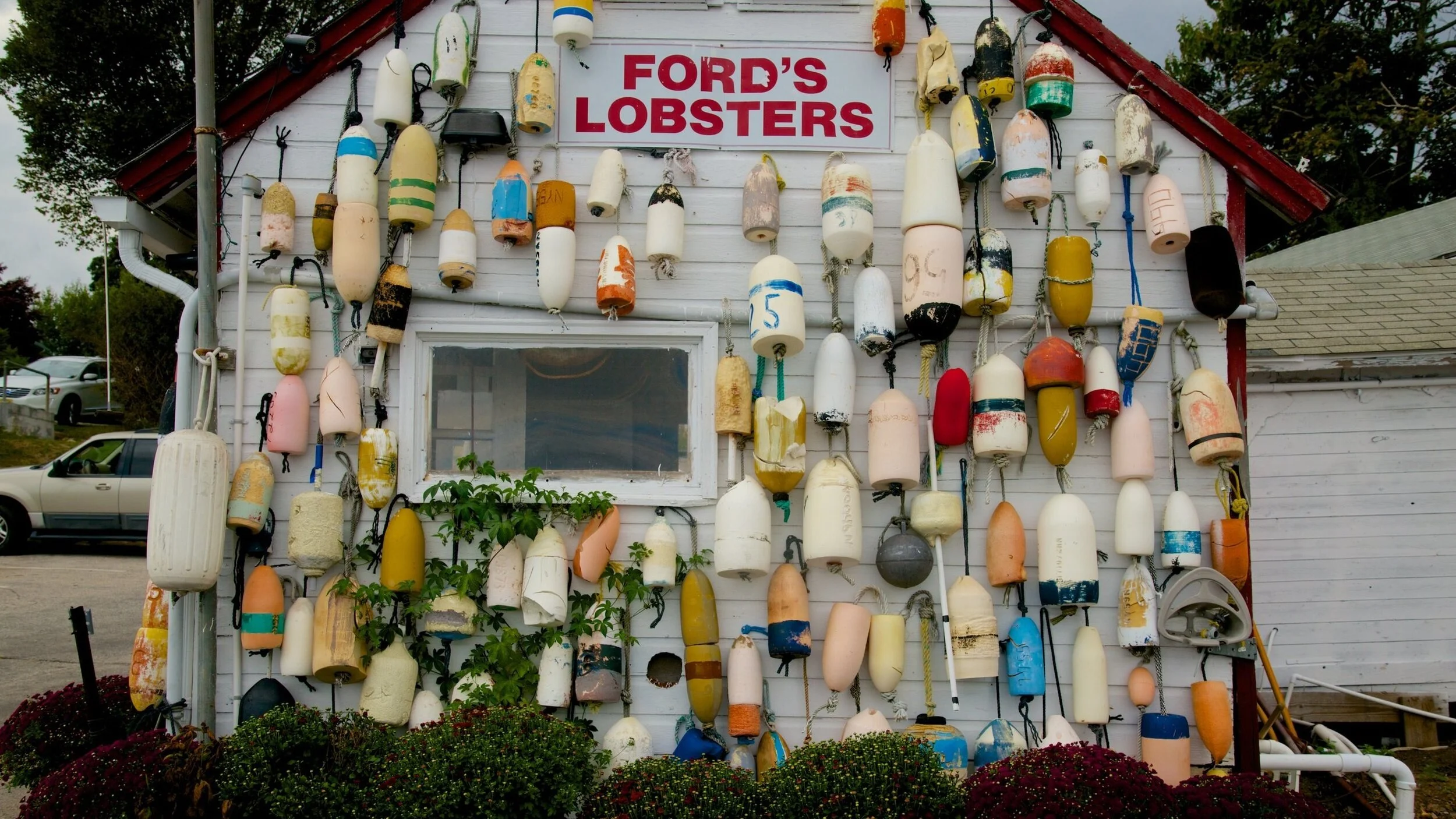 Noank Village Boatyard is located right on the Mystic River and is conveniently located to many local attractions in Southeastern Connecticut