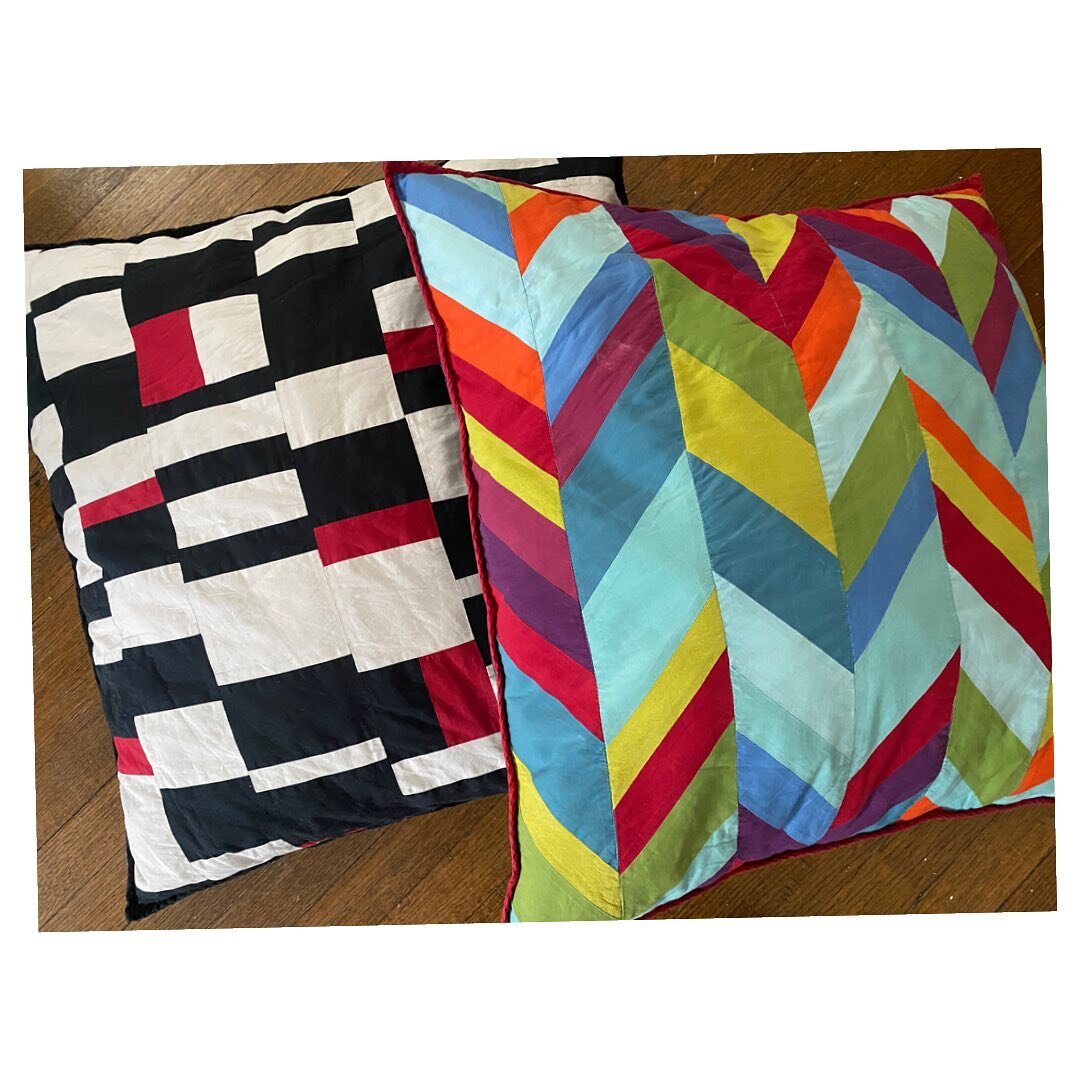 When I moved to the USA 17 years ago I got fascinated but the American quilting tradition. It was not that trendy then, but I designed some great quilts for @garnethill . These I made 10 years ago And I am itching to make more. It is so satisfying to