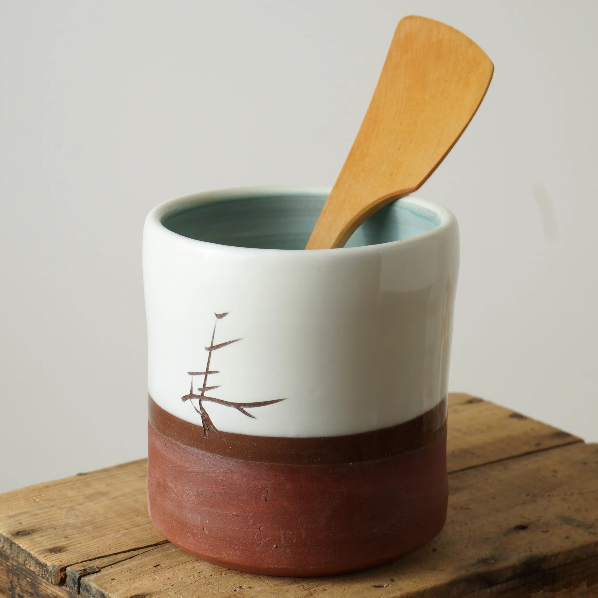 utensil holder - windswept pine in white/aqua interior