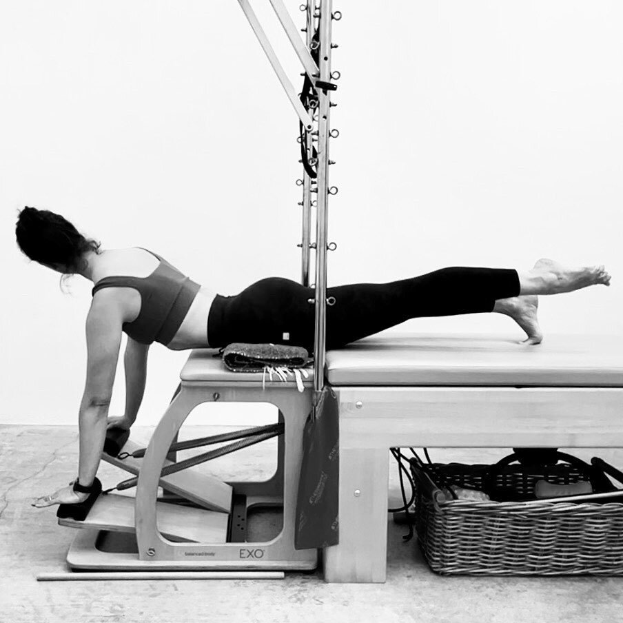 Playing around with the Posterior Chain with some hip extension and spinal extension and rotation.  Trying my hardest to not sink into my low back and keep my shoulder blades &ldquo;on my back&rdquo;. Swipe to see it in motion.  #pilates #posteriorch