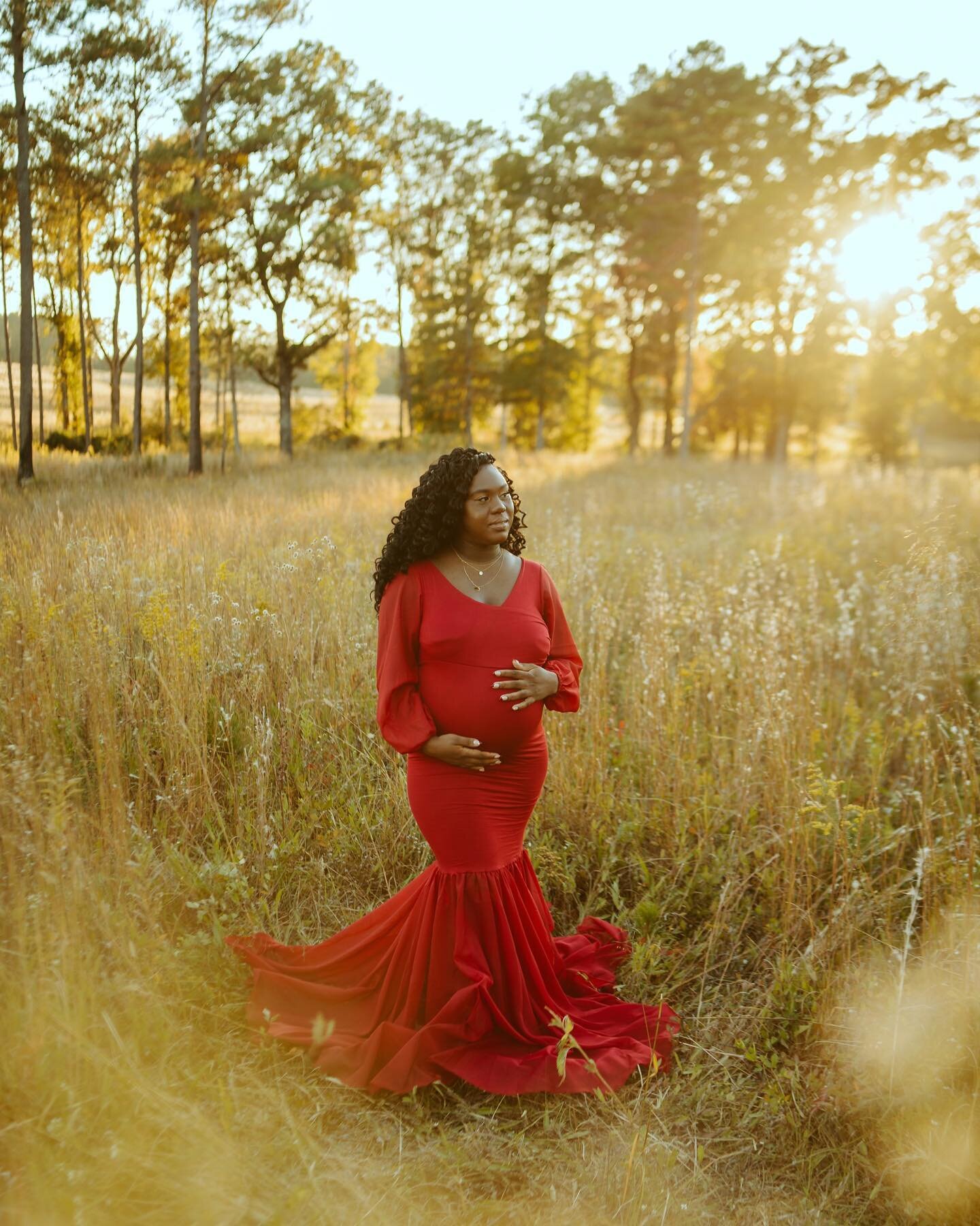 &ldquo;I will love you recklessly,
without words or empty phrases. I will love with blazing truth
and hopeless defiance and
unapologetic beauty.
I will love you forever and even
still when forever runs out.&quot;
_

#maternityphotography #maternitysh