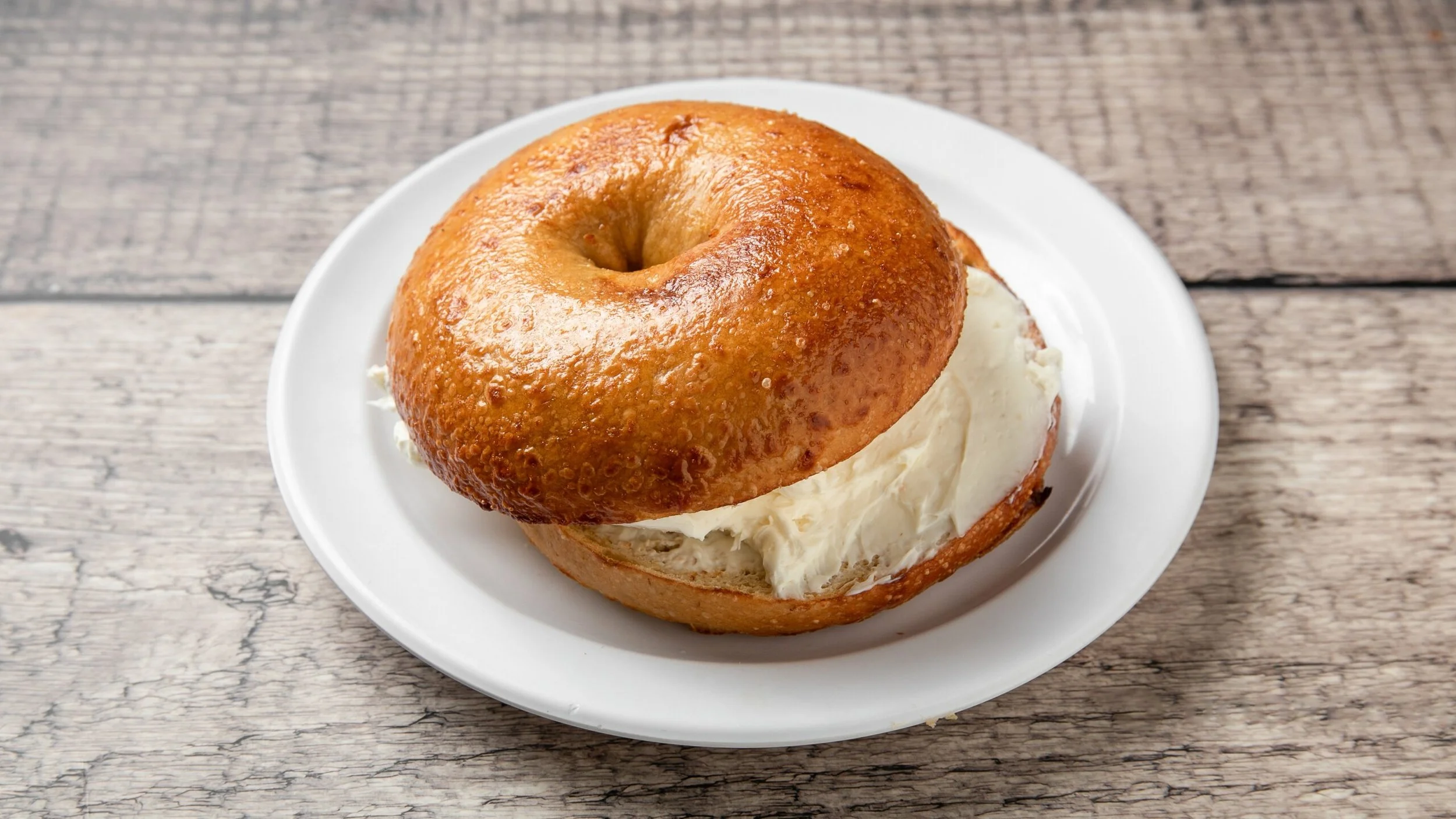 Bagel_with_cream_cheese.jpg