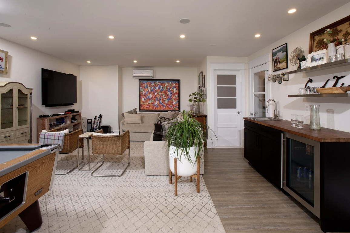 basement and bar 01.png