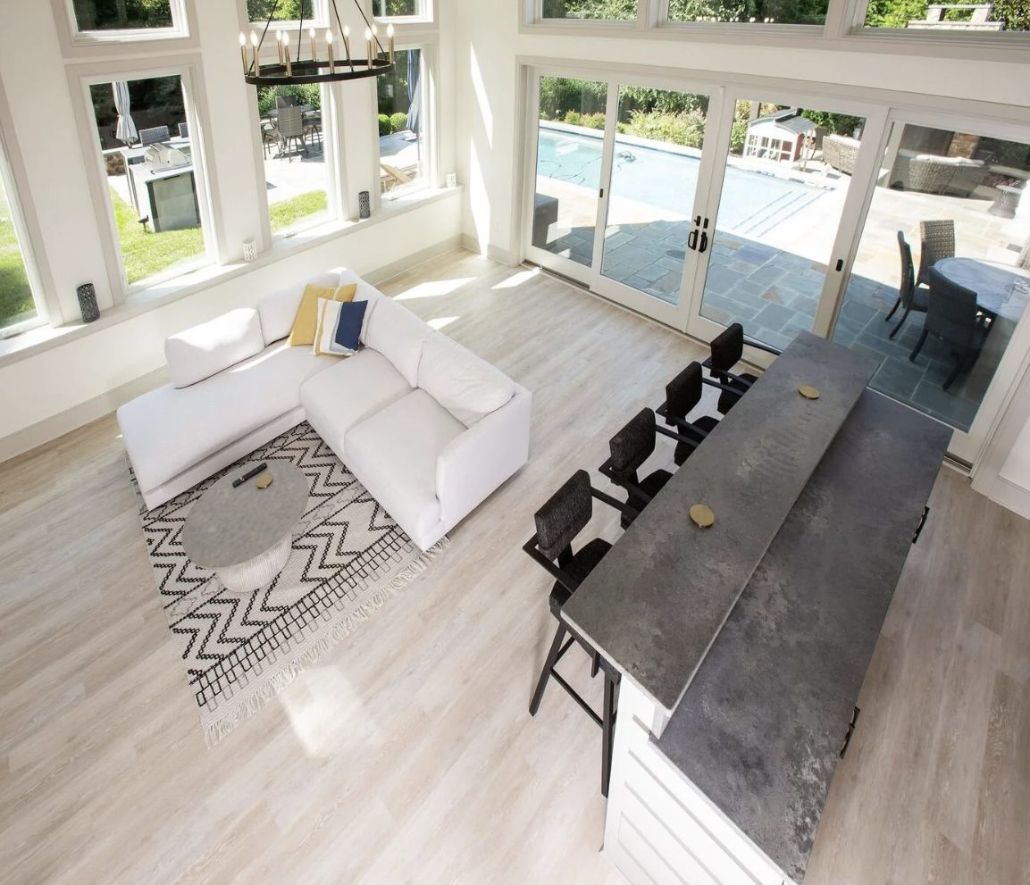 family room and bar 01.png