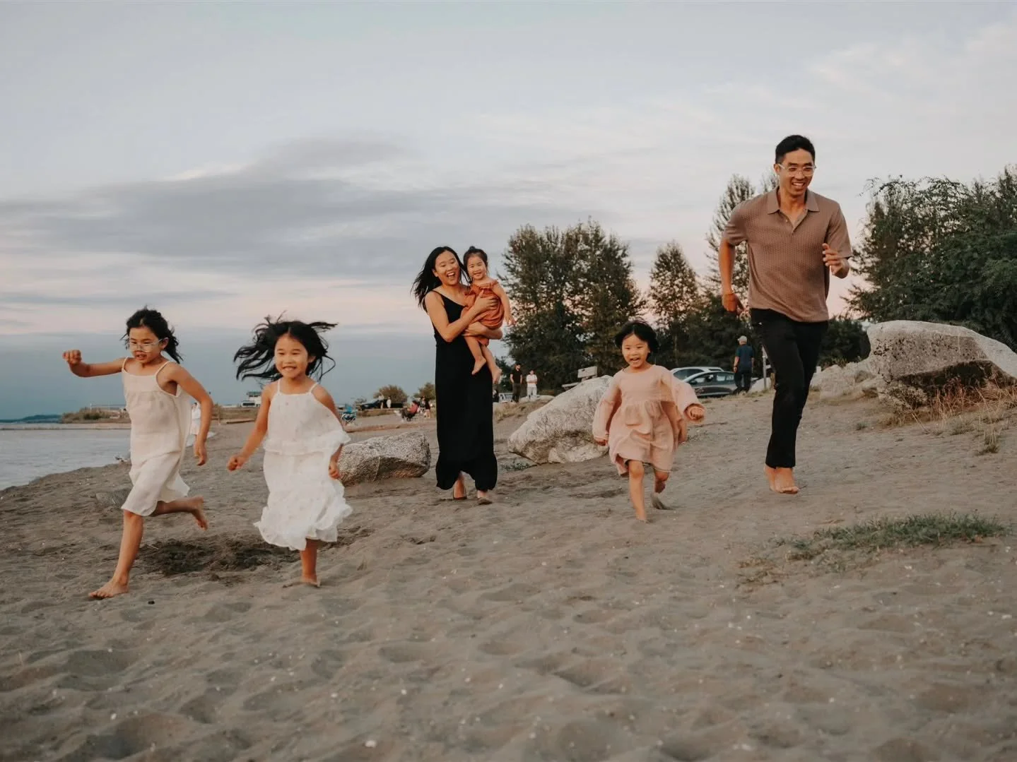 The authentic and romantic family photographs, brimming with vitality and cherished memories, speak for themselves. It was my great pleasure to capture Nehemiah and Josephine's family photos this autumn. The children were remarkably spirited, each ex