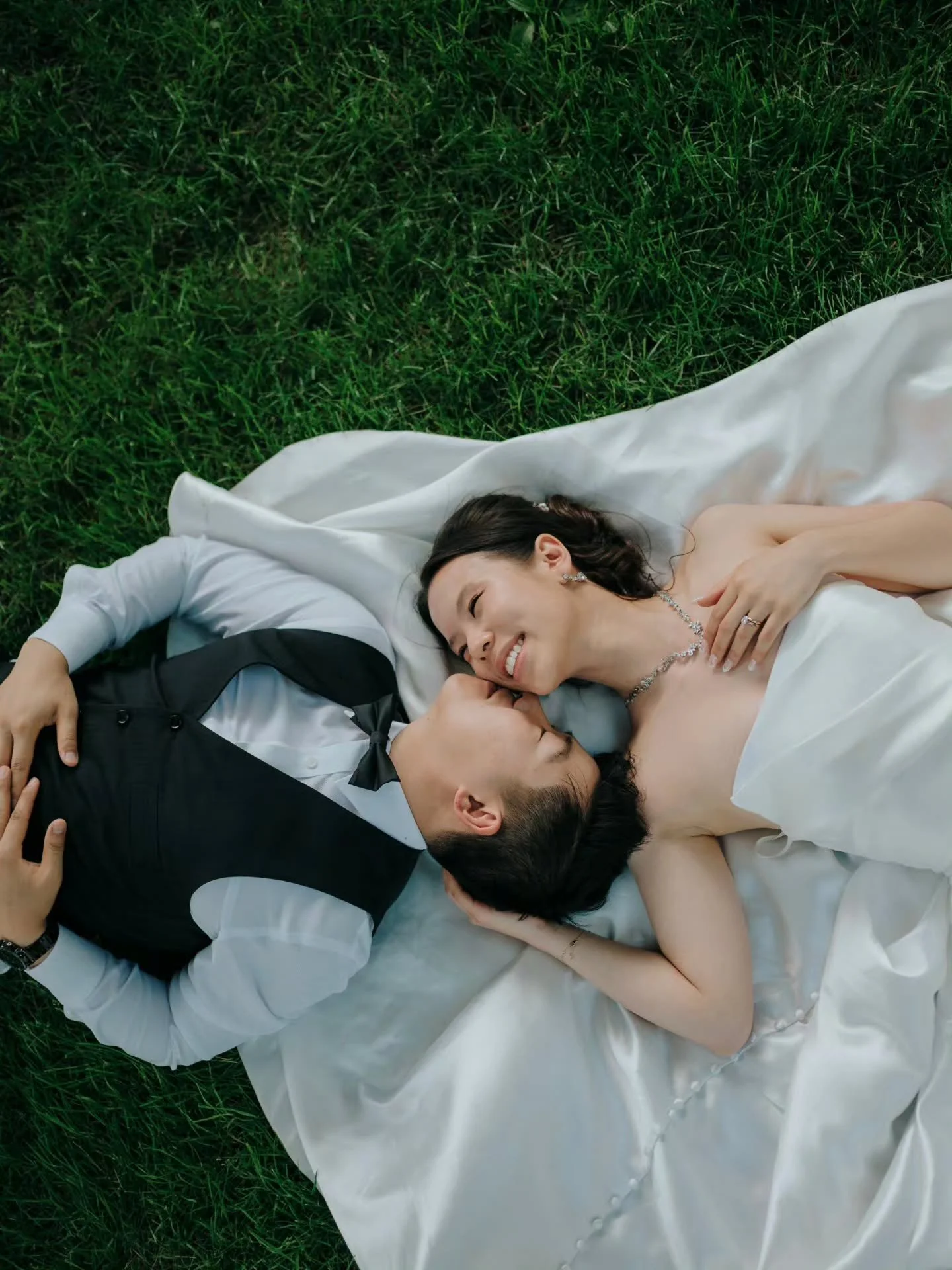 Quiet moments, big feelings. 🤍

There&rsquo;s something beautiful about the little moments woven throughout a wedding day&mdash;the anticipation, the laughter, the stillness, and finally getting to celebrate with your person.

Honoured to preserve t