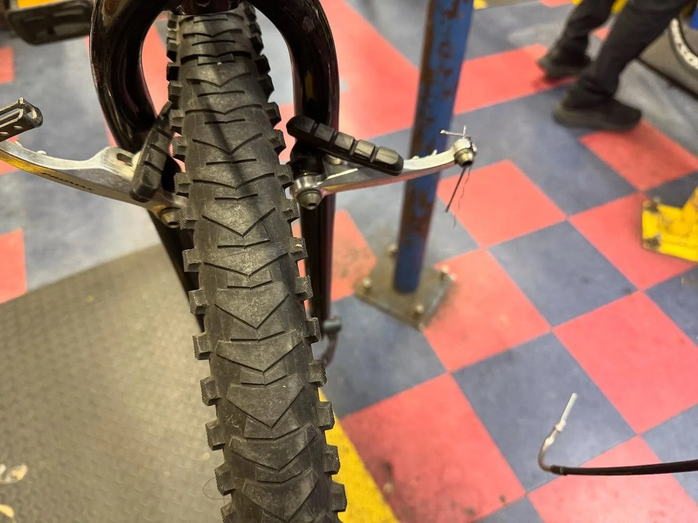 Shoutout to the various folks at @therecyclery who taught me how to get my janked up brakes together and to properly inflate my tires! So glad the Recyclery is still a thing!
🙏🏿💖🚲💪🏿