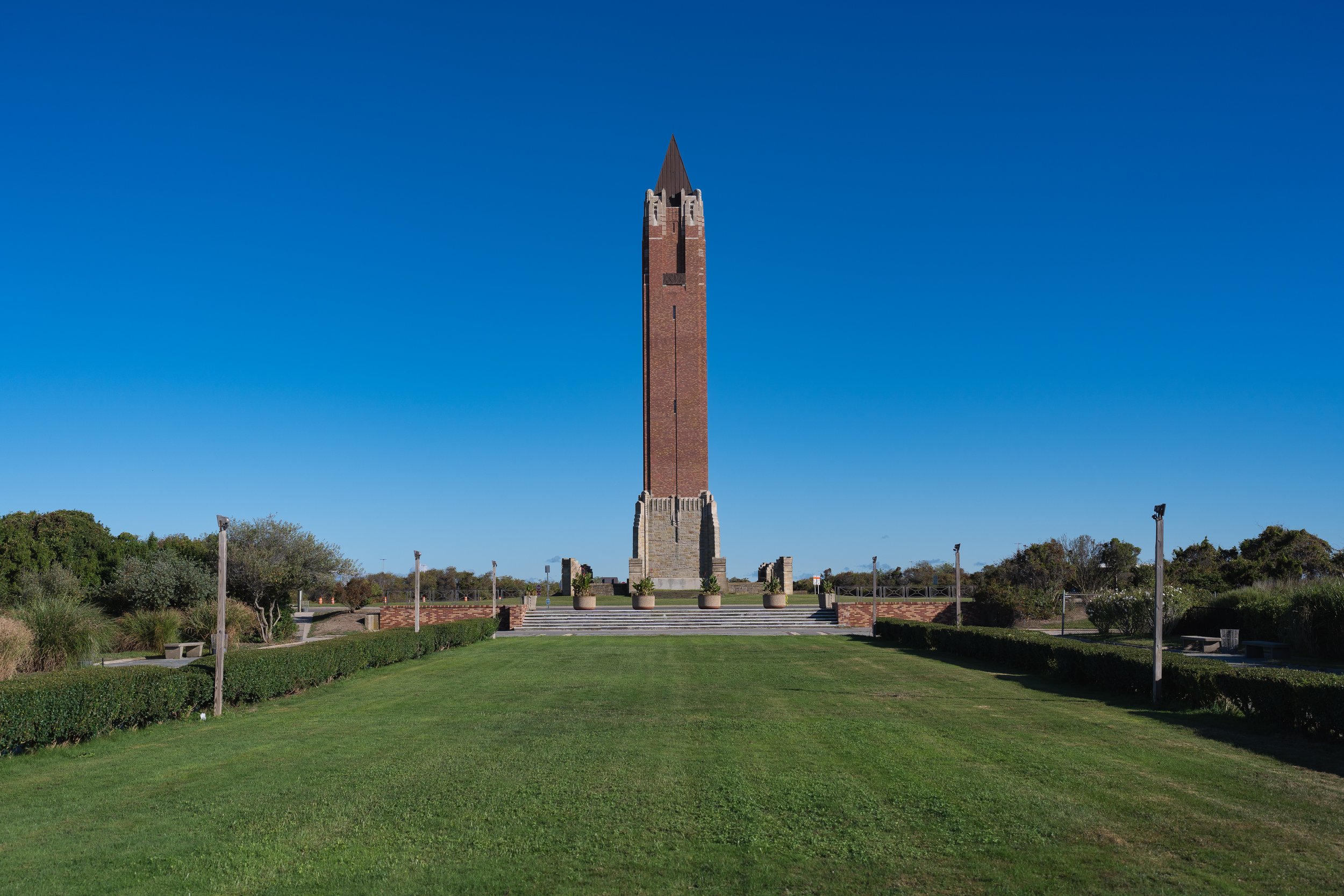 Jones Beach Tower and Lawn.JPG