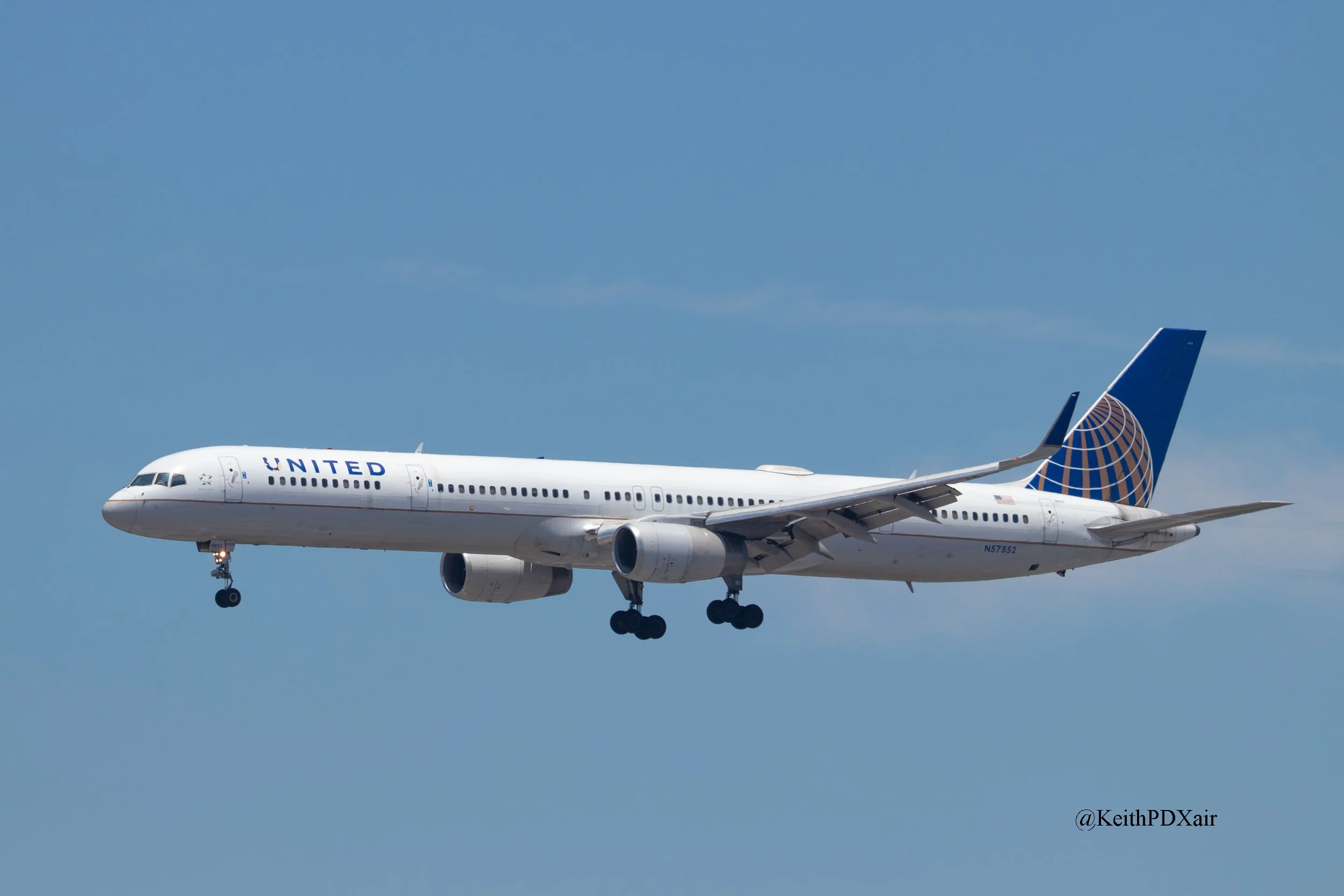 0427 United 757-300 B753 N57852 LAX 7/9/2022