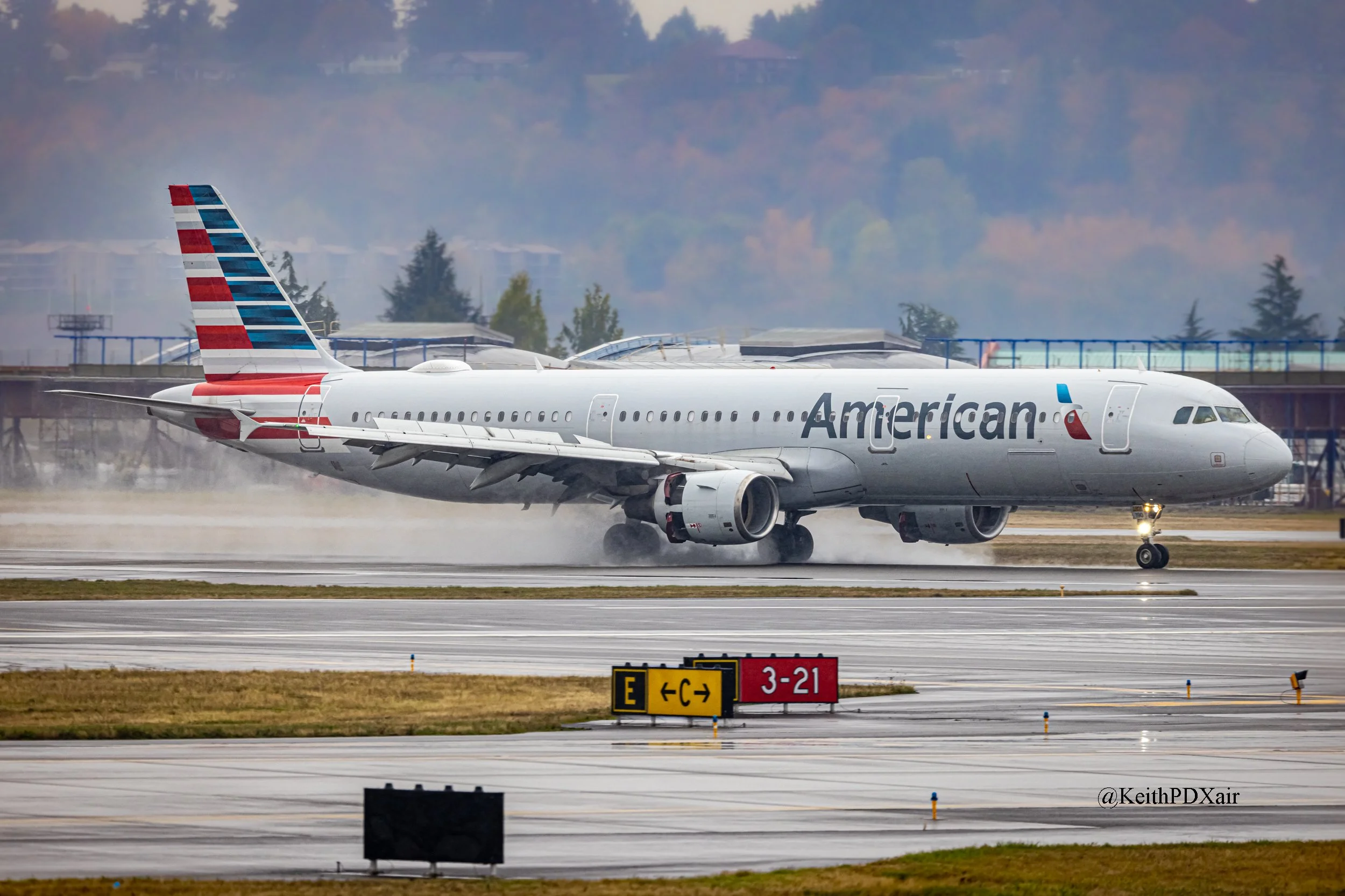 4945 American Airlines A321 N190UW DFW-PDX 11/3/2022