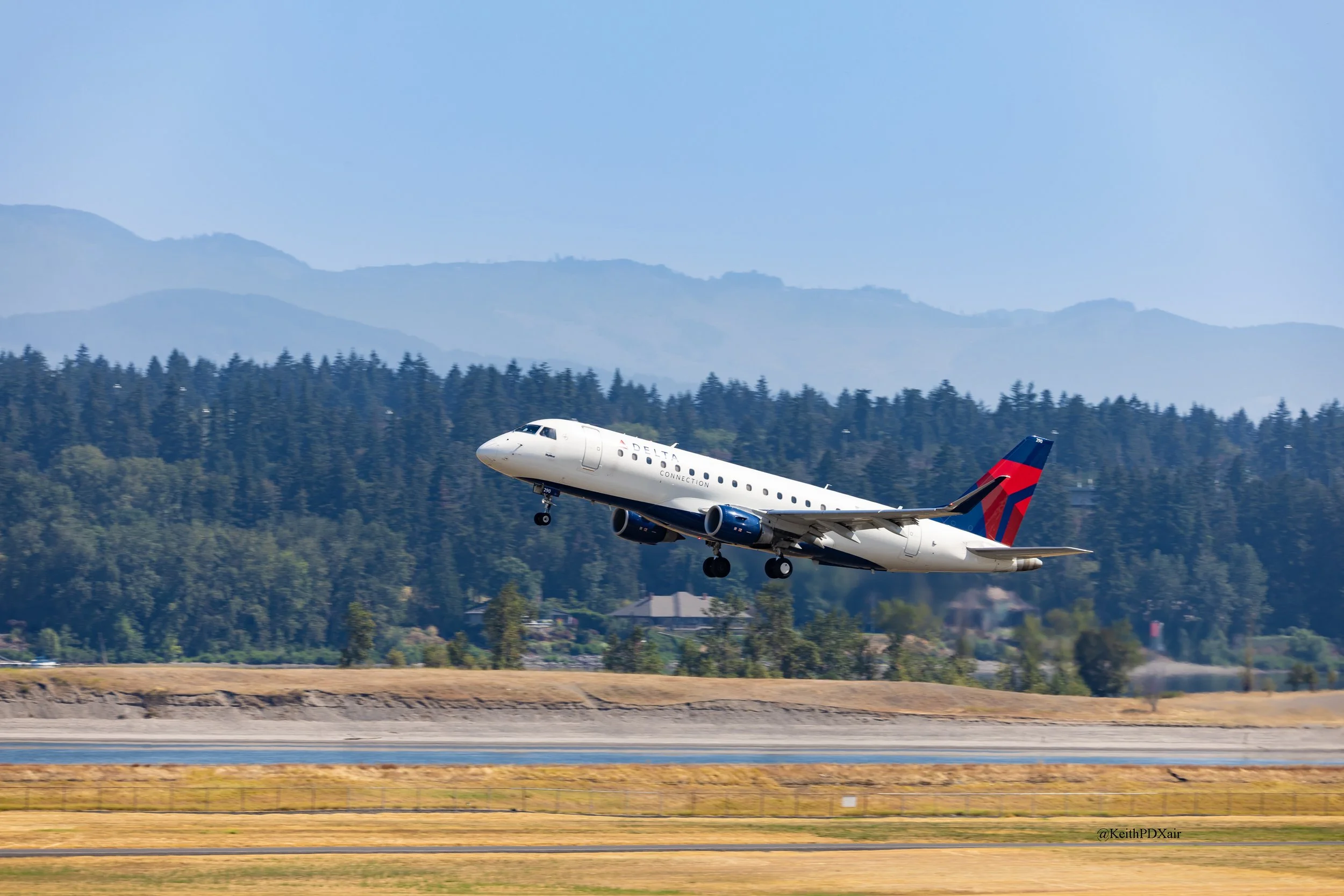 8121 Skywest Delta Connection E175 N290SY PDX 8/31/2022