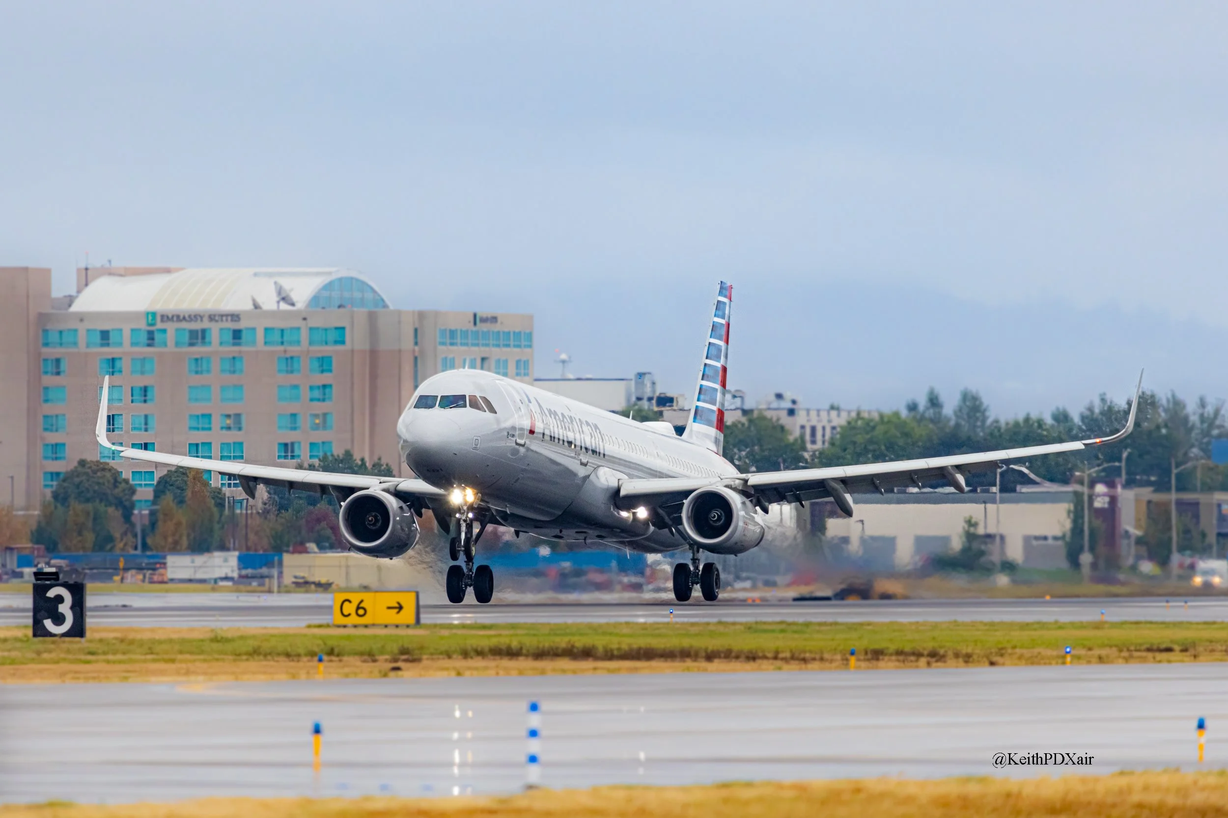 American A321 N904AA PDX 10/24/2022