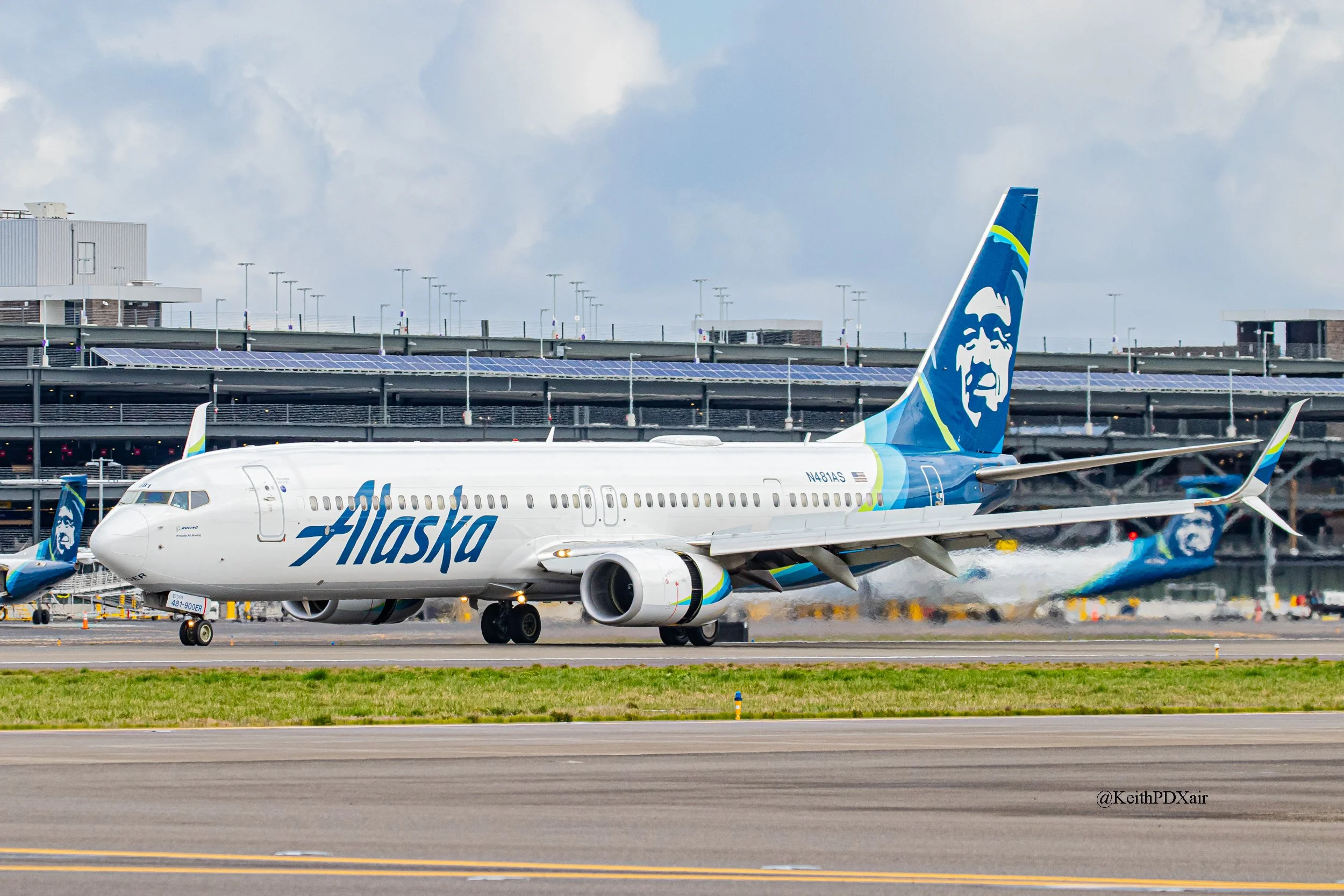 9679 Alaska Airlines 737-900ER B739 N481AS PDX 3/4/2022