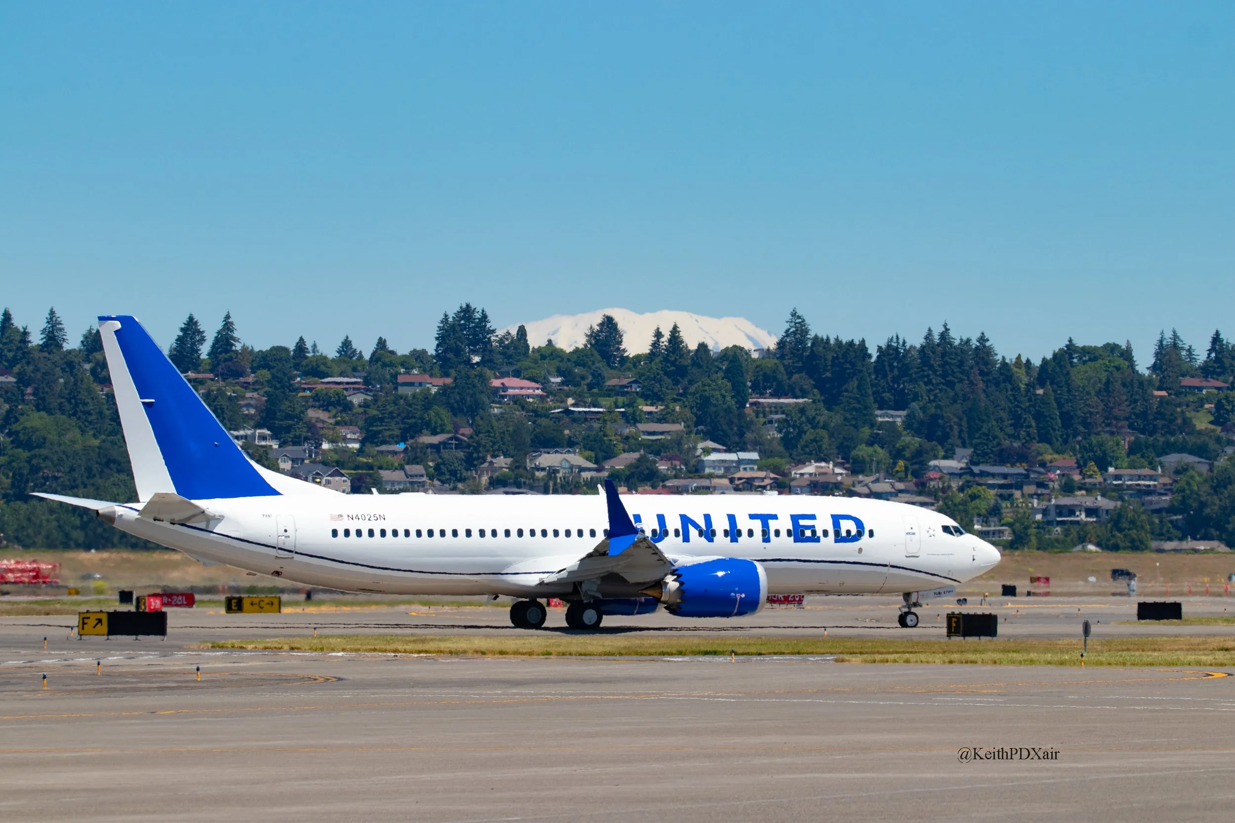 9093 United 737-Max Boeing Paint PDX 6/24/2022