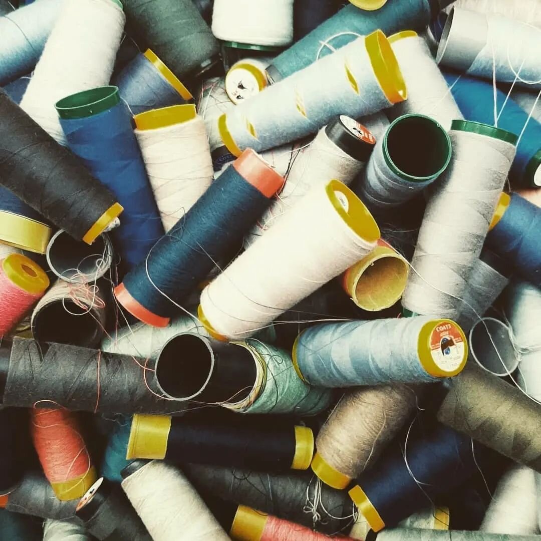 Reuse! Each piece we design is stitched together with excess thread from the industry.
#upcycled #reuse #circularfashion #circularity #circulardesign #designedandmadeinsrilanka #locallymade #smallbusiness #slowfashion