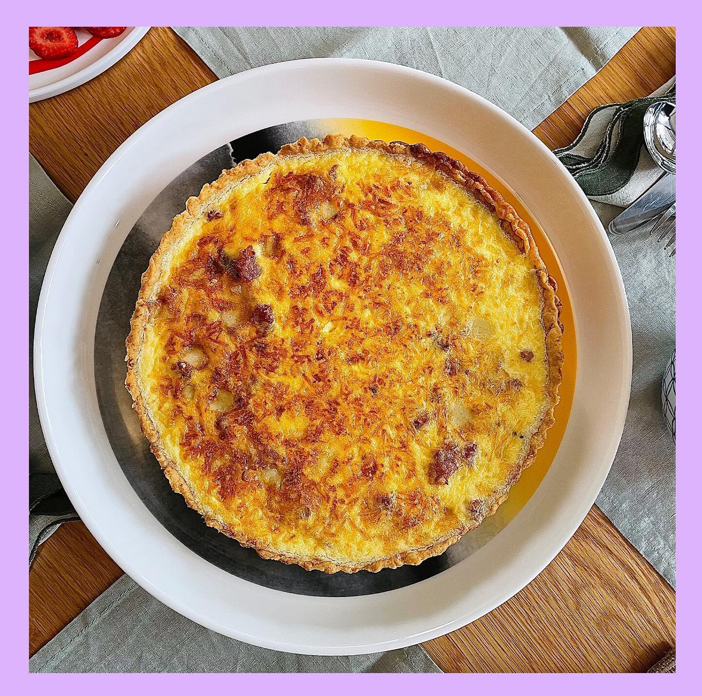 Does your Dad love bacon? How about cheese? 🥓🧀 

We thought so (and if you answered no, may we suggest you ask again 😂)

This Father&rsquo;s Day, why not surprise him with a luscious homemade Quiche Lorraine for breakkie! This bang for buck recipe