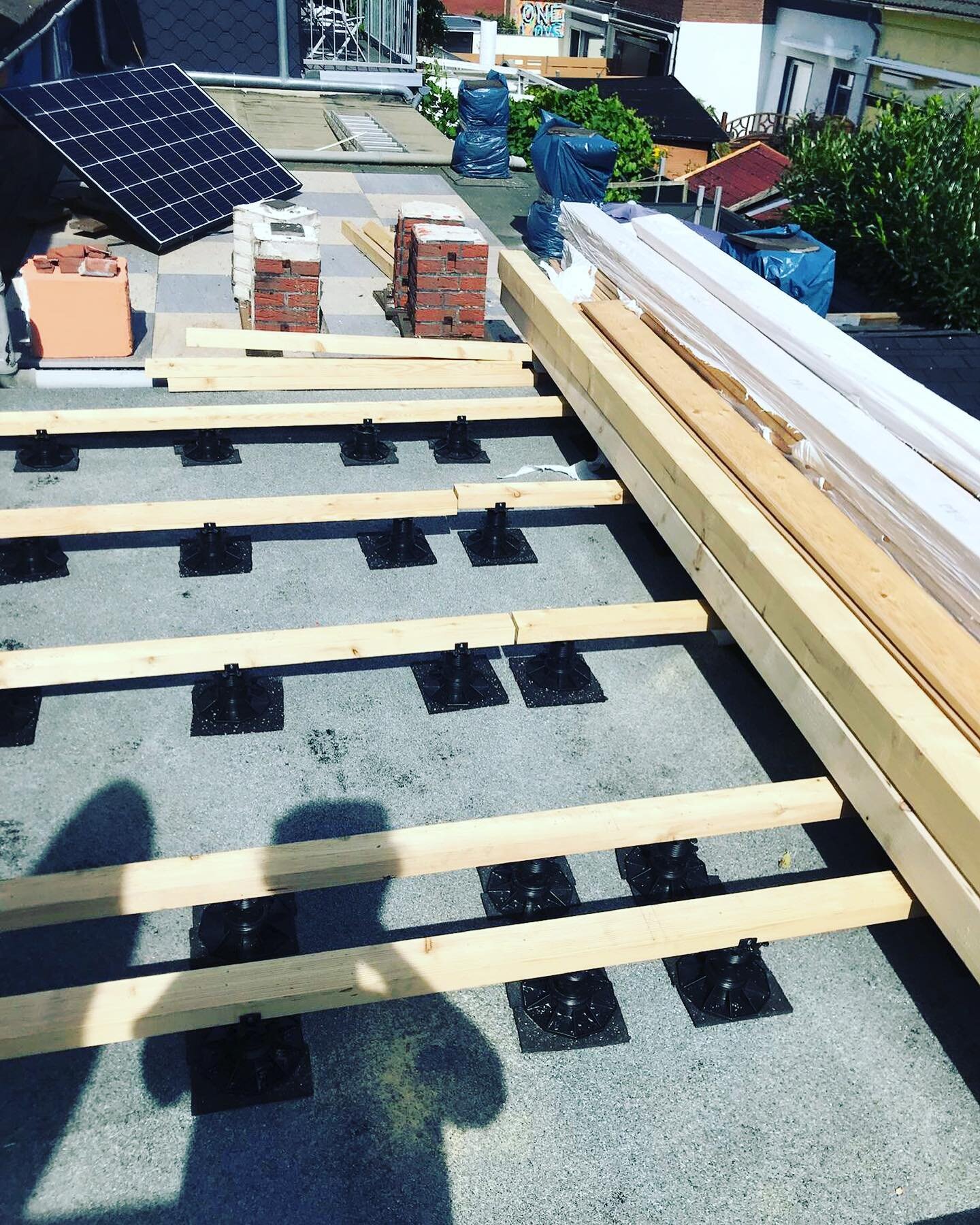 L&auml;rchenterrasse k&ouml;nnen wir auch! Schick siehts aus 👌

Allen einen sch&ouml;nen Wochenstart ✌️

#umdecker #zimmerer #zimmererhandwerk #carpenter #terrassenbelag #safetheplanet #zimmerei #holz #wood #holzrahmenbau #zimmereibremen #balkonbela