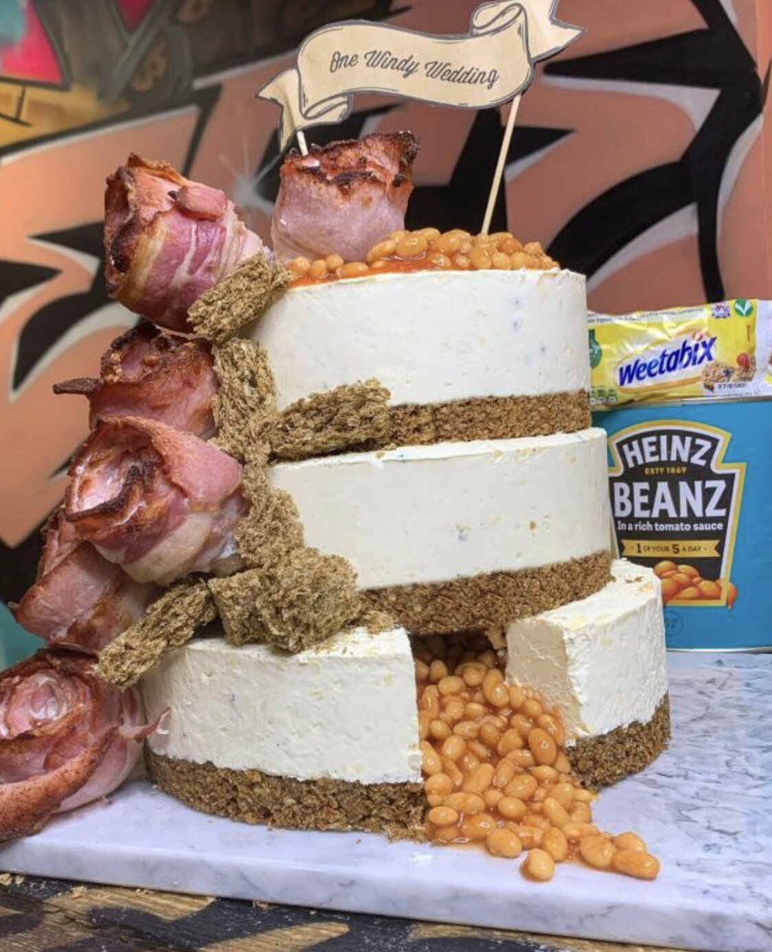 They say you eat with with your eyes first 🤮 #weddingcakedundee #weddingcakeperth #weddingcakeperthshire  #weddingcakescotland 

Share your unusual wedding cake photos in the comments