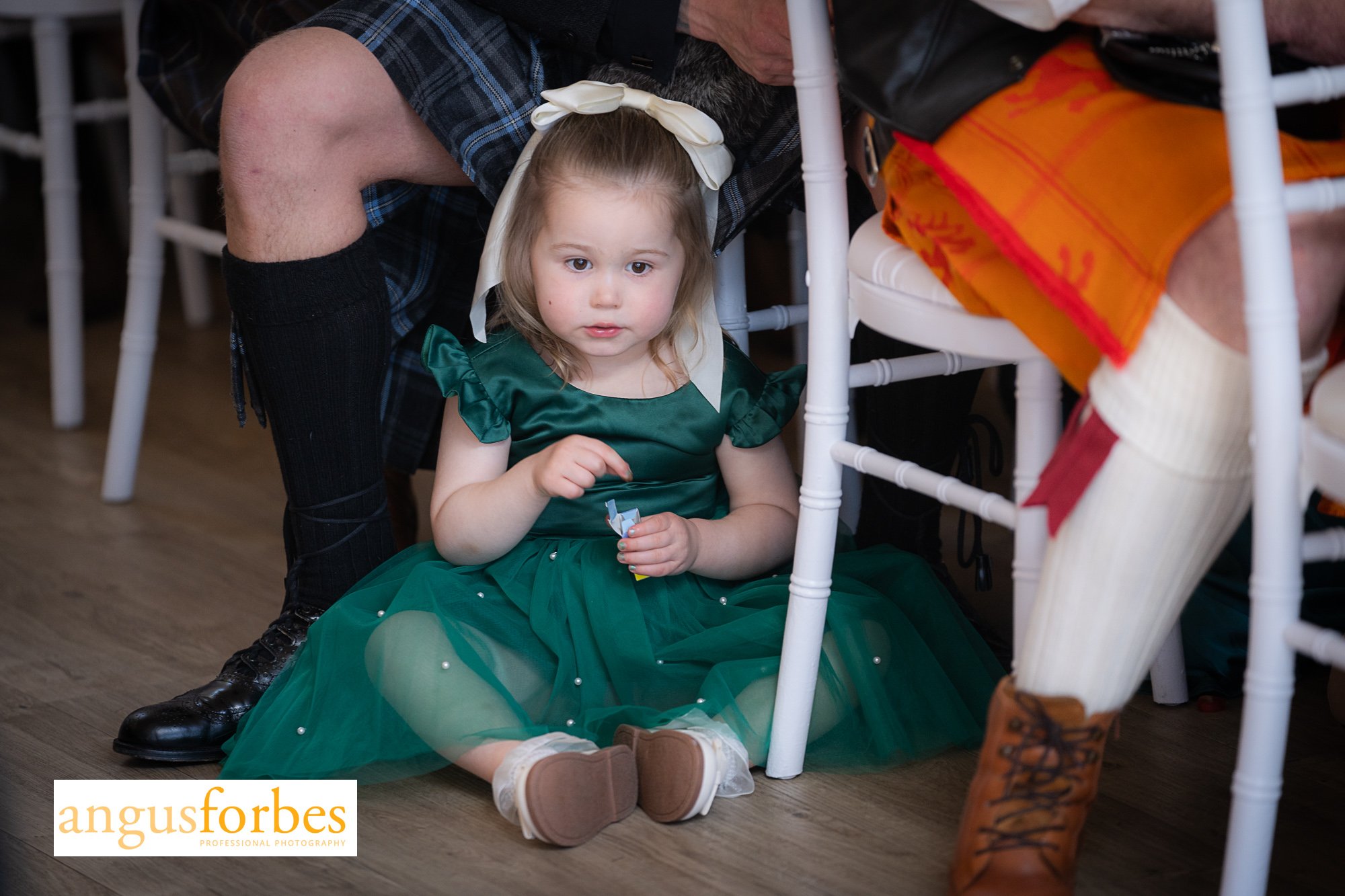 An unforgettable celebration of love and unity! 🌿 Thrilled to have captured the beautiful humanist wedding service of Lauren and Ross at Forbes of Kingennie, led by the wonderful celebrant Beverly Bryant. Every moment filled with joy, laughter, and 