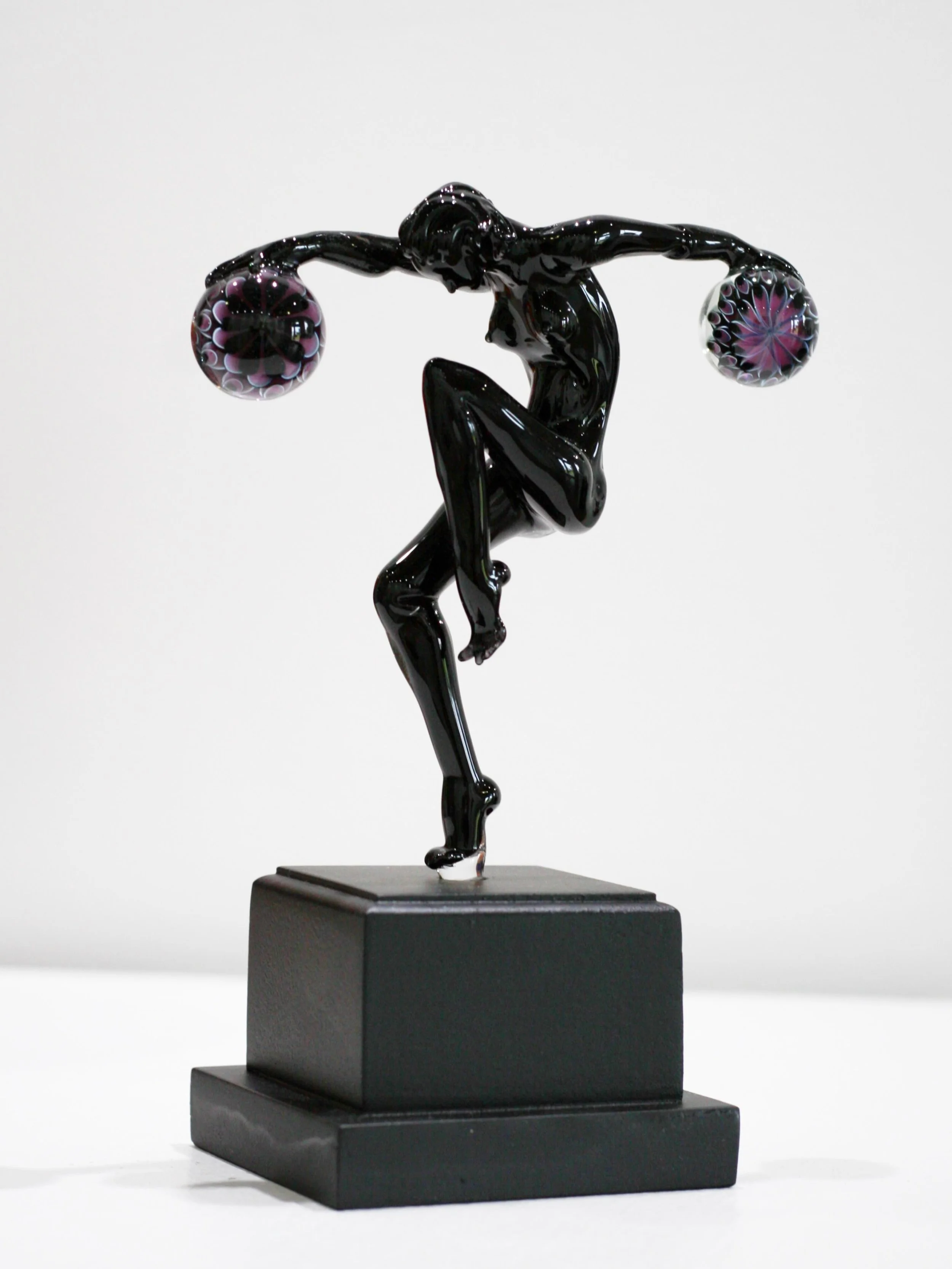 Milon Townsend&rsquo;s (@milontownsend) Deco Figure with Spheres #12 (2026) balances strength, movement, and mystery in a striking moment of form and gesture.

Now on view in the Glass Program&rsquo;s Gallery in Building W7 as part of Growing Glass. 