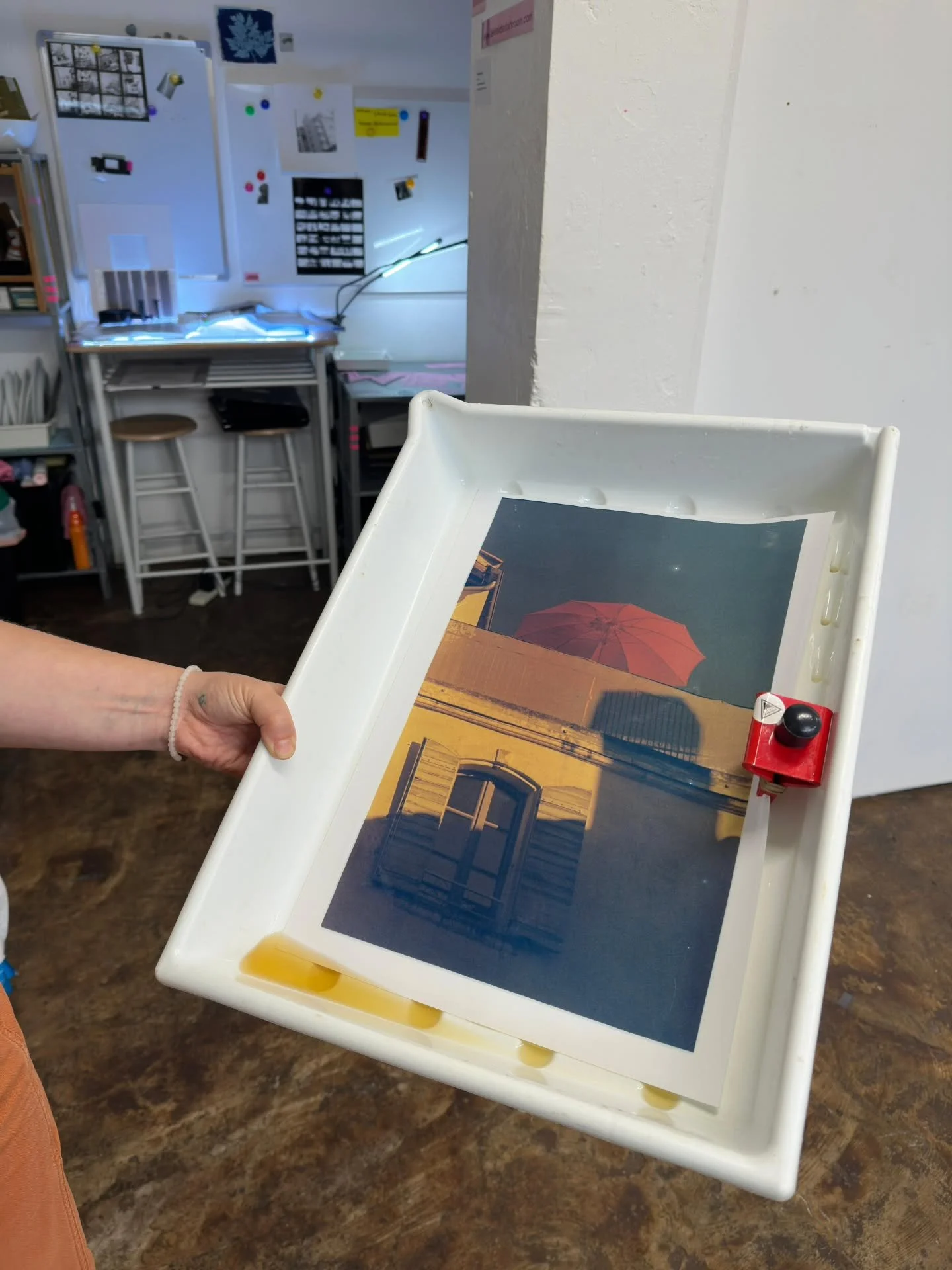 This carousel is a glimpse of what’s been happening inside Lakeside Darkroom — the quiet focus, the prints that slowly appear, the stories shaped by light and time. 🌙
Next time you see these images, they’ll be on the wall —