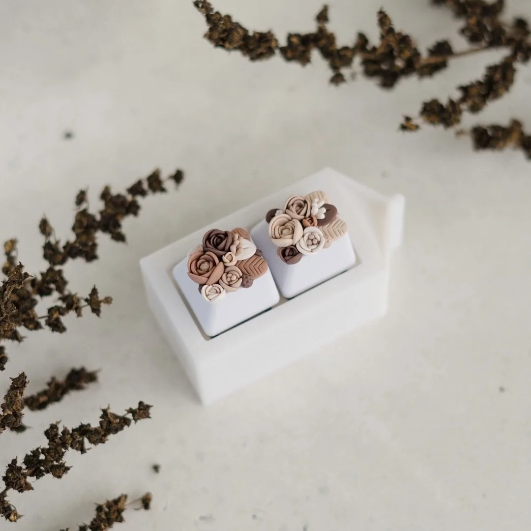 Where my coffee drinkers at?! 🙋🏼&zwj;♀️🙋🏽&zwj;♂️🙋🏻🙋🏾
⠀⠀⠀⠀⠀⠀⠀⠀⠀
Three quick updates:
1) I&rsquo;ve settled into our new, yet temporary home here in Wisconsin. 2) I finished making Lotus this past week and am getting ready to ship them out (woo