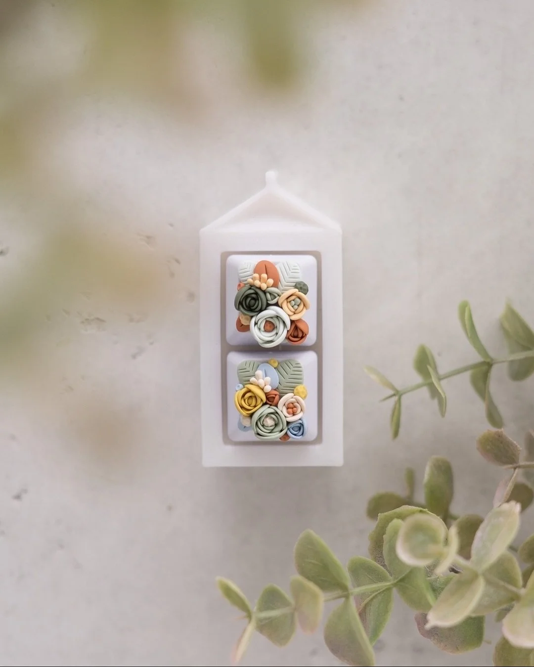 Its time! My pre-order for these Autumn floral buds is now open 🍂
⠀⠀⠀⠀⠀⠀⠀⠀⠀
Inspired by all things local, I created some fall themed colorways for us. From playoff baseball to freshly chopped corn fields, these colors are cool toned with pops of aut