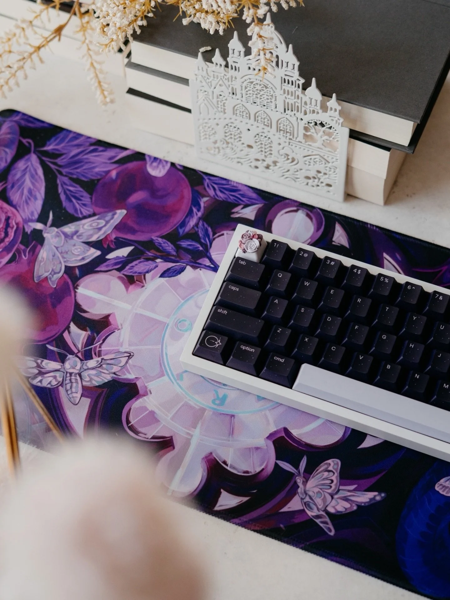Keyboards 🤝 Books
⠀⠀⠀⠀⠀⠀⠀⠀⠀
My worlds are colliding and I&rsquo;m here for it! When you can pair all your desk accessories and tools to the same theme and color, muah 👌🏻 Aesthetic, but make it productive still.
⠀⠀⠀⠀⠀⠀⠀⠀⠀
The desk mat is my newest 
