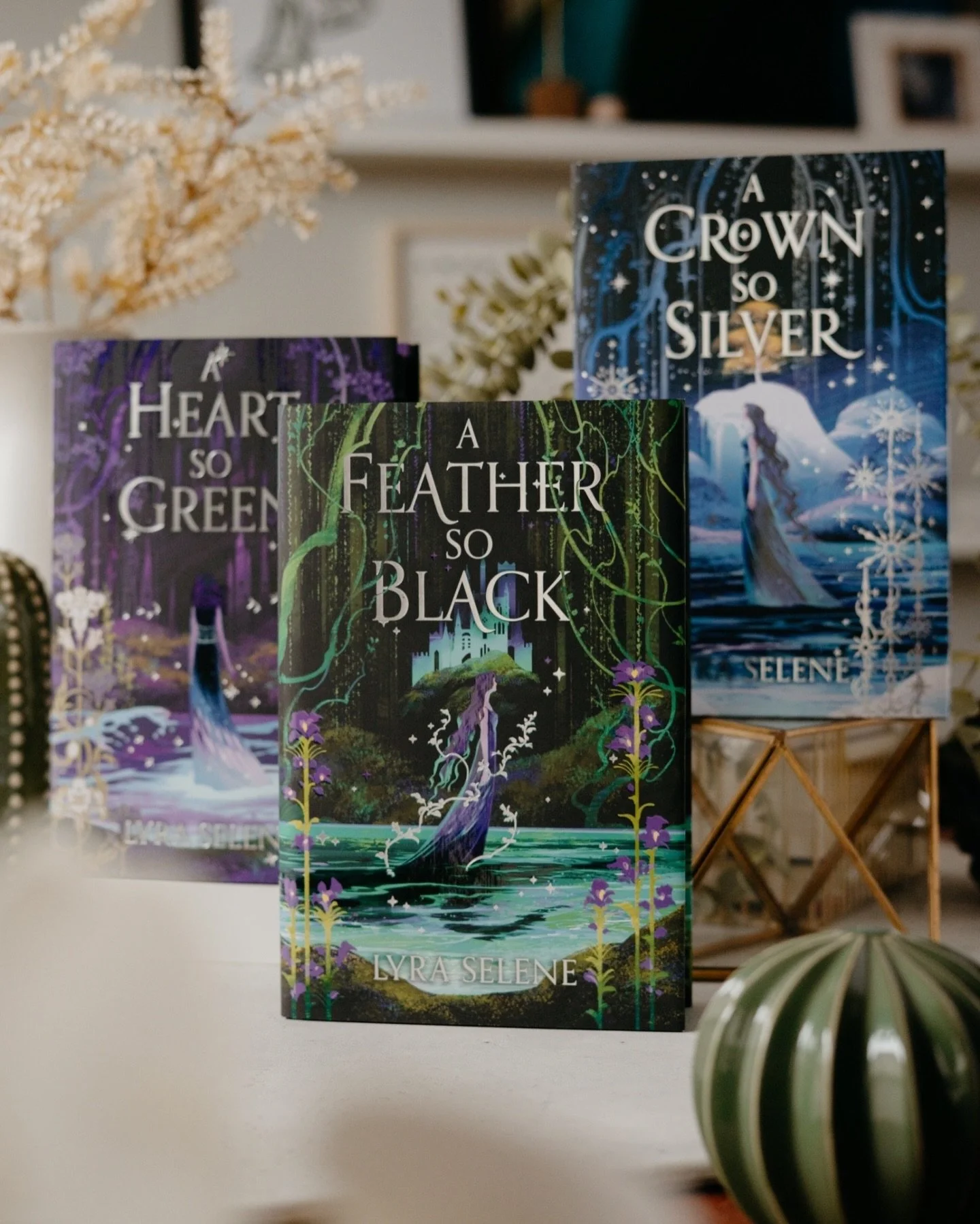 ✨ Achievement Unlocked: Set Complete ✨
⠀⠀⠀⠀⠀⠀⠀⠀⠀
There&rsquo;s something so satisfying about finally completing a trilogy and having the full, cohesive set on your shelves. It doesn&rsquo;t always happen (we all have those series sitting on the shelf