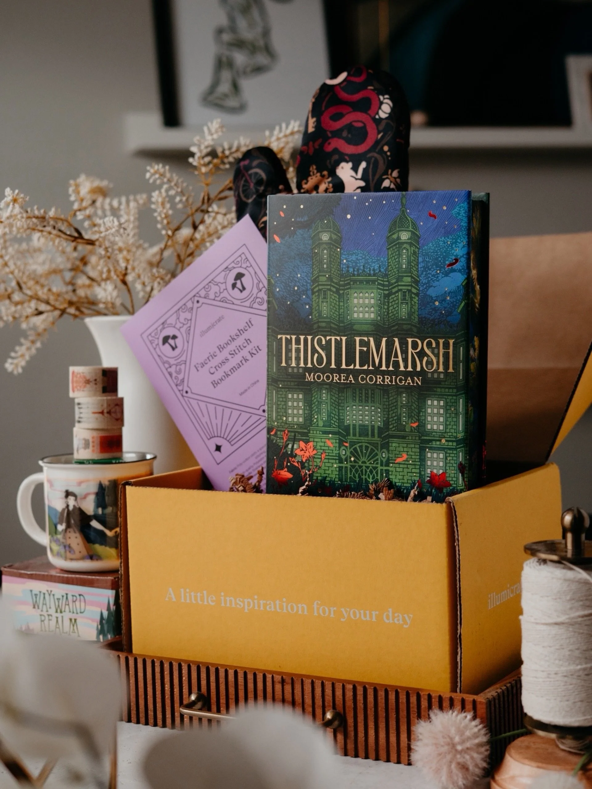 All 👏🏻 the 👏🏻 bookish 👏🏻 goodies!
⠀⠀⠀⠀⠀⠀⠀⠀⠀
What&rsquo;s your favorite type of bookish merch?
⠀⠀⠀⠀⠀⠀⠀⠀⠀
Big THANKS to @illumicrate for this stunner of a box...
I&rsquo;ve already cracked open the mini boxes inside ☕️
⠀⠀⠀⠀⠀⠀⠀⠀⠀
👉🏻 I started on