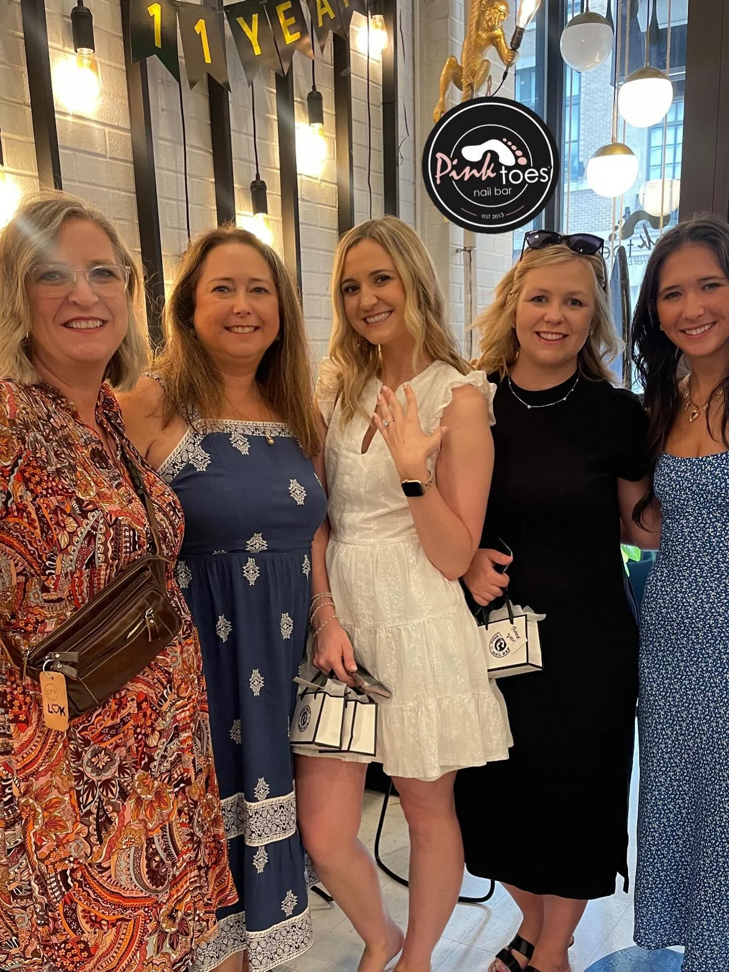 Congrats to the beautiful bride to be, Karli!💍🤍
We loved pampering you and your crew for your big day.
Brides&hellip; Want the VIP treatment for your girls? We are now booking bridal parties, pamper sessions, and pre-wedding spa days at Pink Toes N