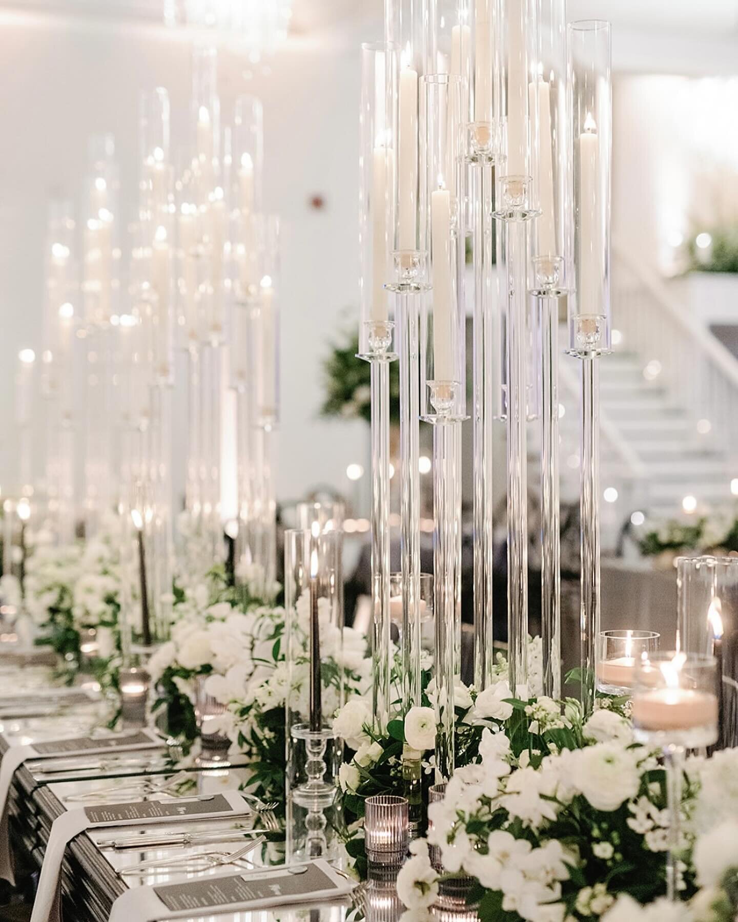 A Belle Mer wedding where romance and elegance intertwined🌿A harmonious blend of delicate flowers and soft candlelight made for a magical celebration of love! 

Photographer // @ludwigphotography 
Planning // @sherridklein 
Rentals // @ryandesignsri