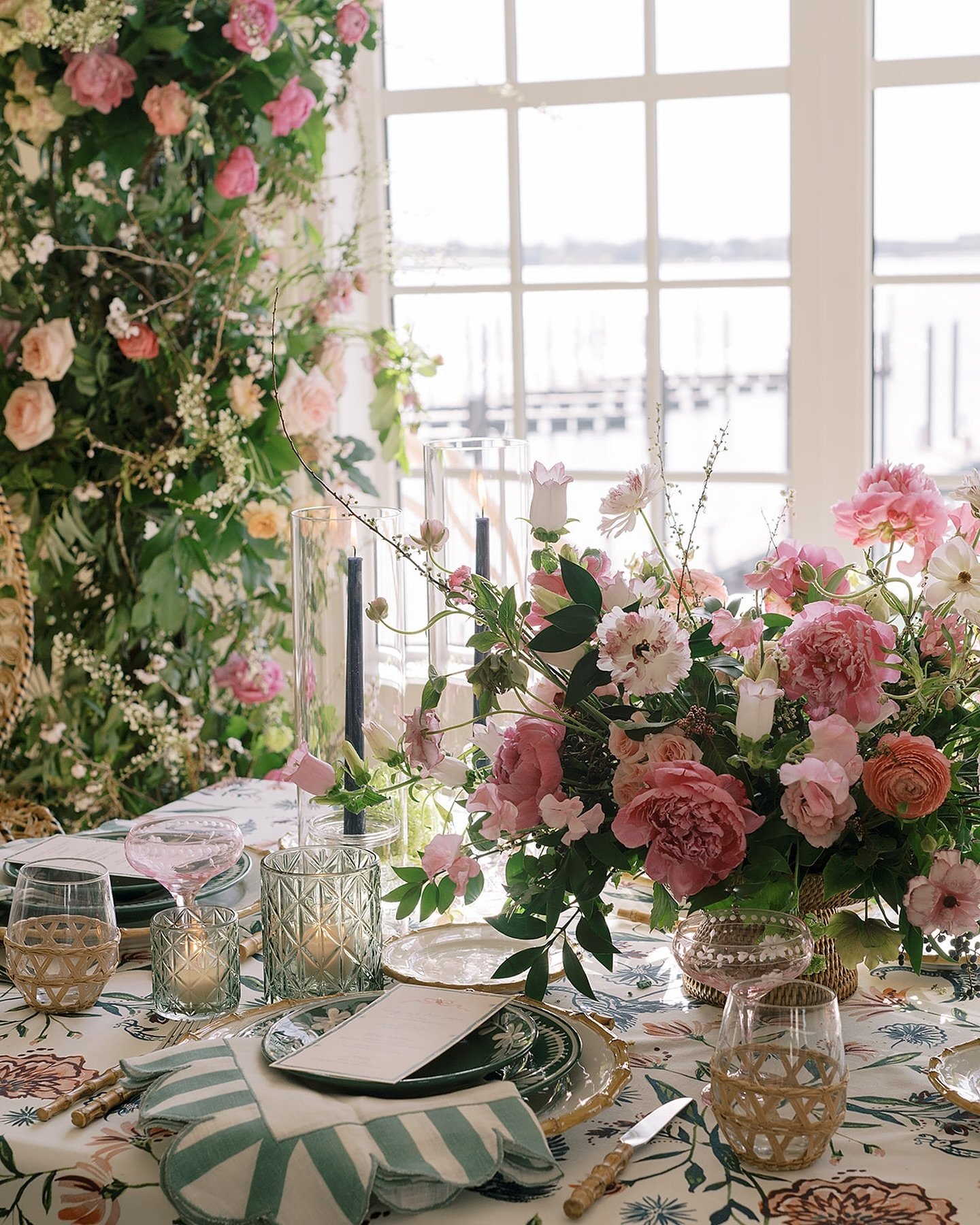 That Sunday kind of love🤍

Venue: @gardinerhousenpt
Planning + Design: @katemurtaugh
Photography: @stephanevegliante
Floral Design: @stoneblossom
Styling: @elizabethlutzdesign
Cinematography: @willowtreefilms
Cake + Desserts: @confectionerydesigns
B