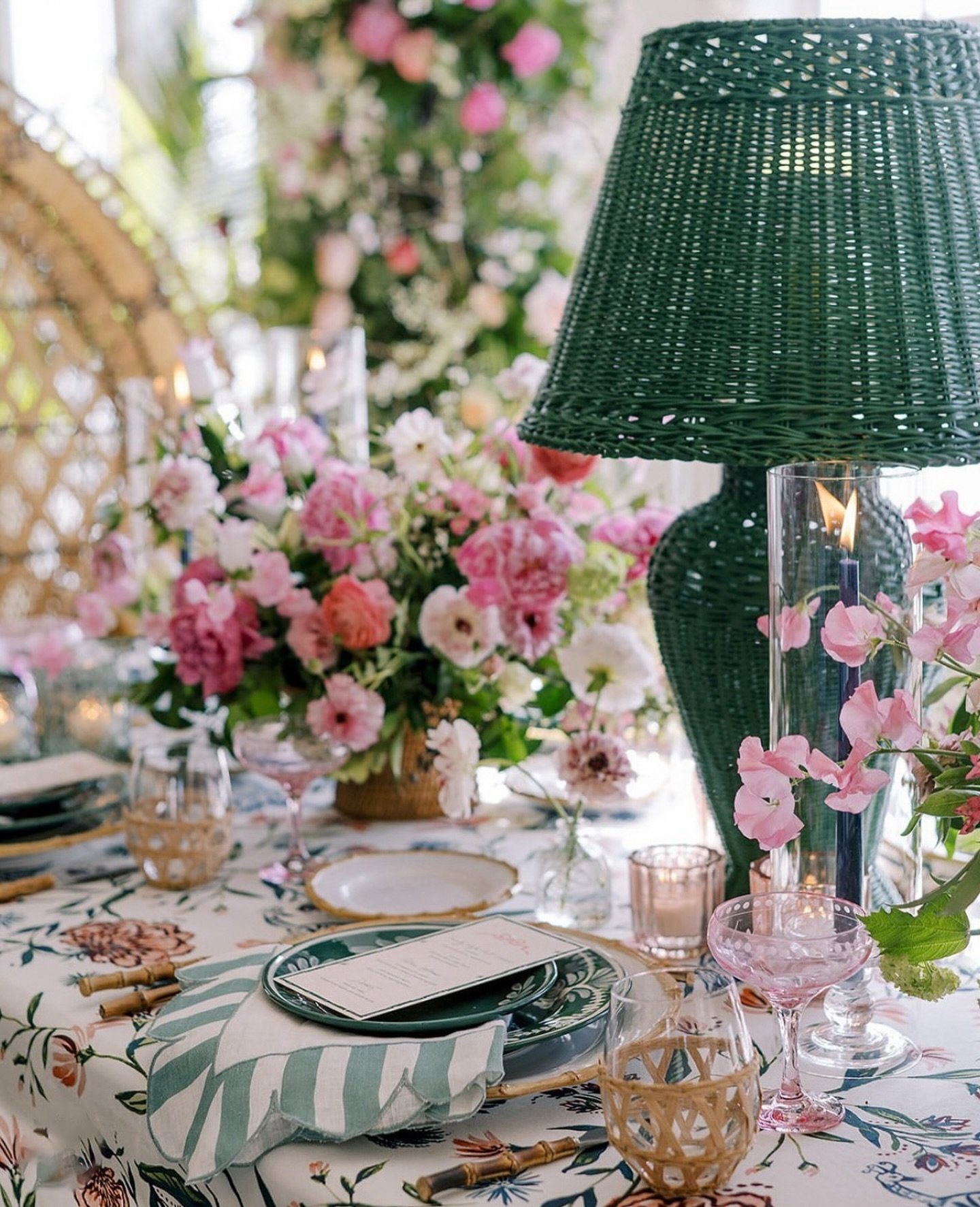 If you love everything about this tabelscape as much as we do and want to recreate it for your next soiree, head to @overthemoon and check out all the pieces hand picked and styled by the fab @katemurtaugh! 

Venue: @gardinerhousenpt
Planning + Desig