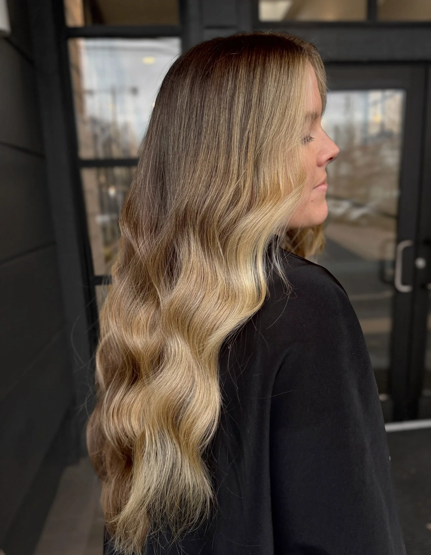 SWIPE for the before and a little formulation guide! Who says you need to go dark for fall?

We did a partial foil with all over tip outs for brightness, a root shadow for depth, and all over gloss for the perfect tone.

Highlights - Loreal Multi Tec